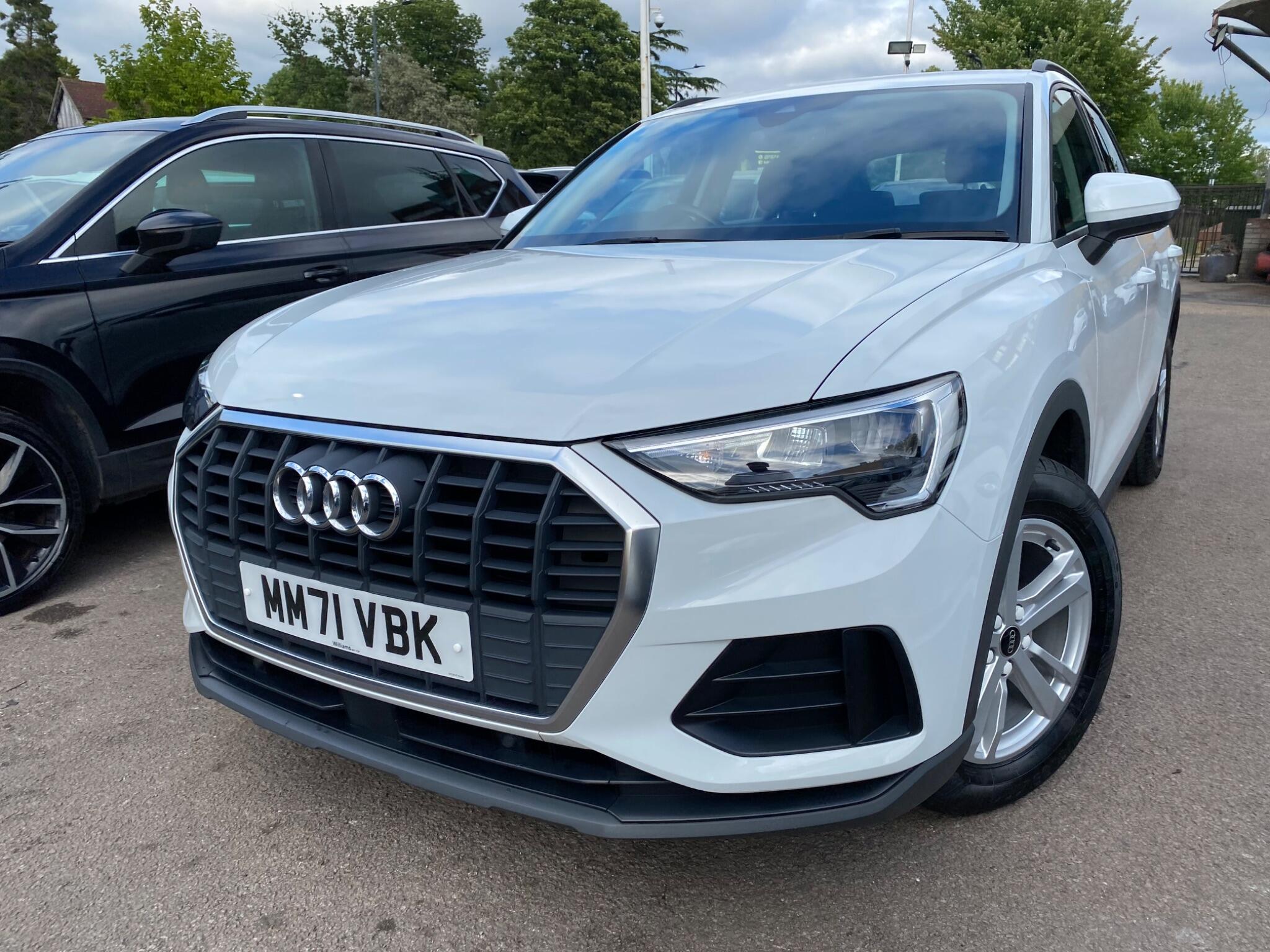 Audi Q3 view 7