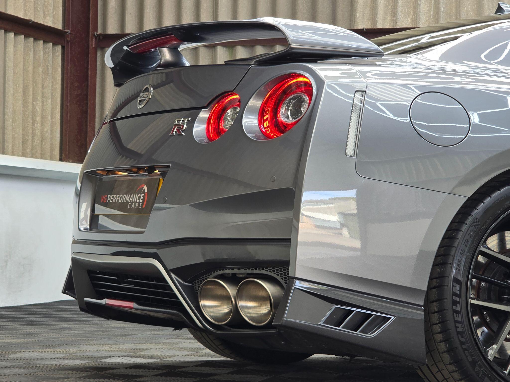Nissan GT-R view 6