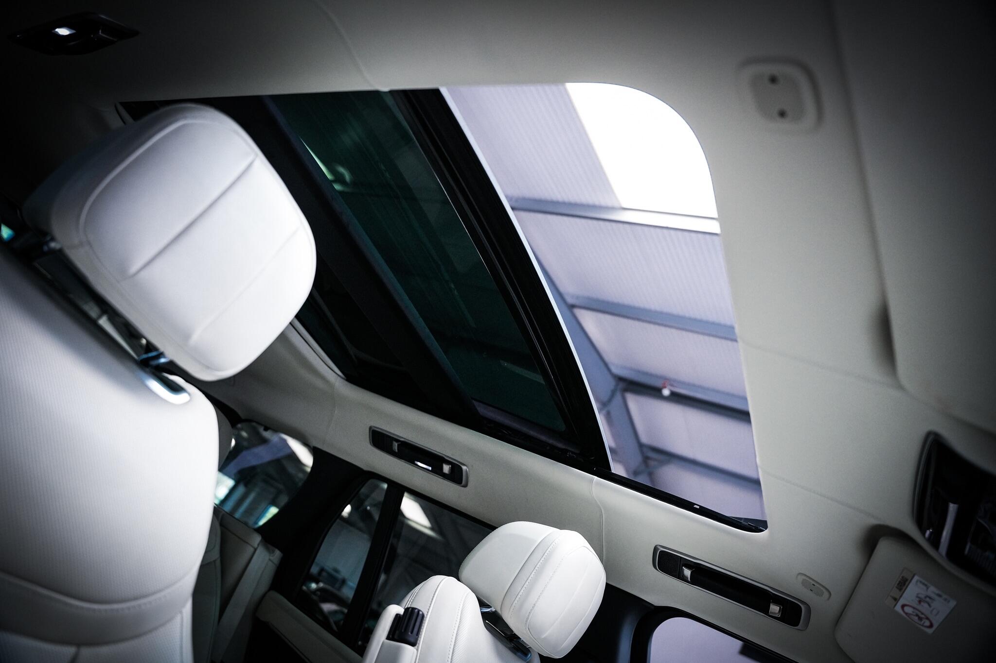 Land Rover Range Rover view 9