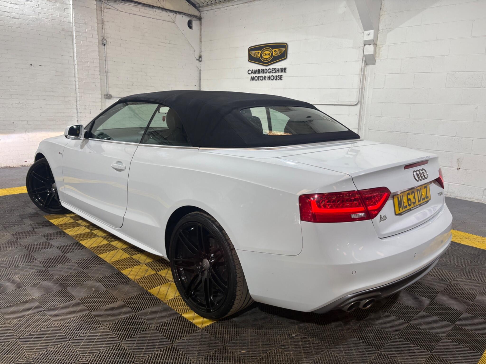 Audi A5 Cabriolet view 11