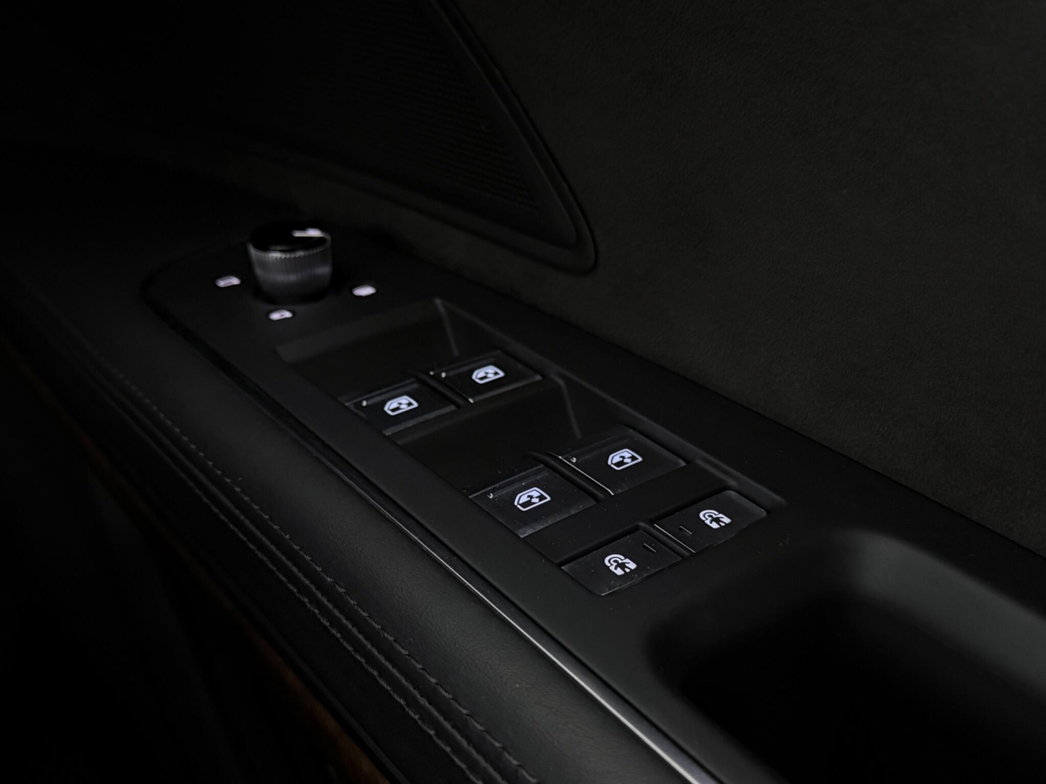Audi A8 view 21