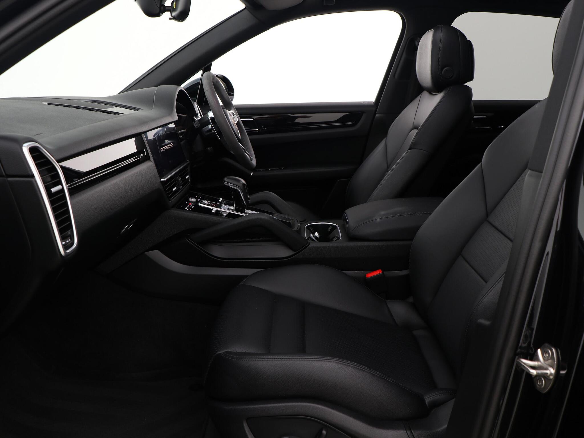 Porsche Cayenne view 32