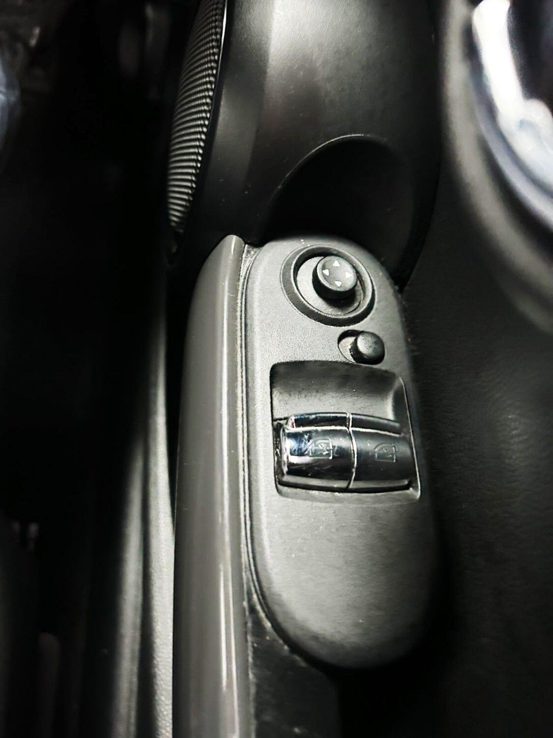 Mini Hatch view 20