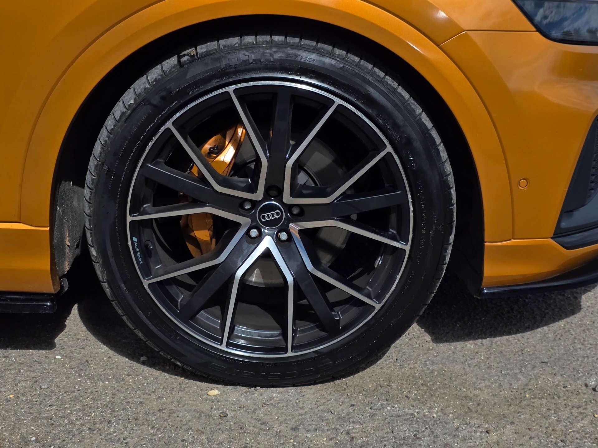 Audi Q8 view 17