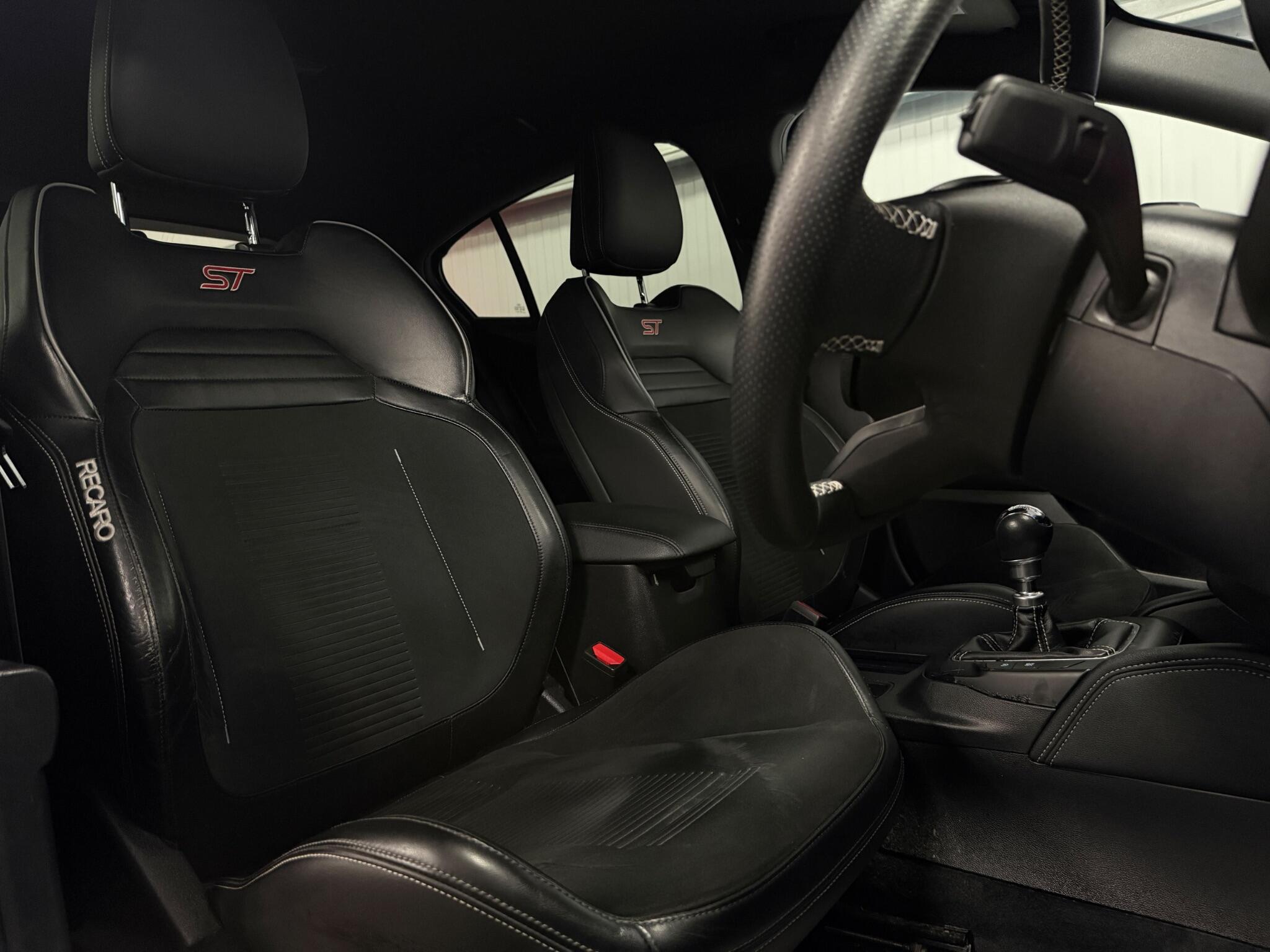 Ford Focus view 16