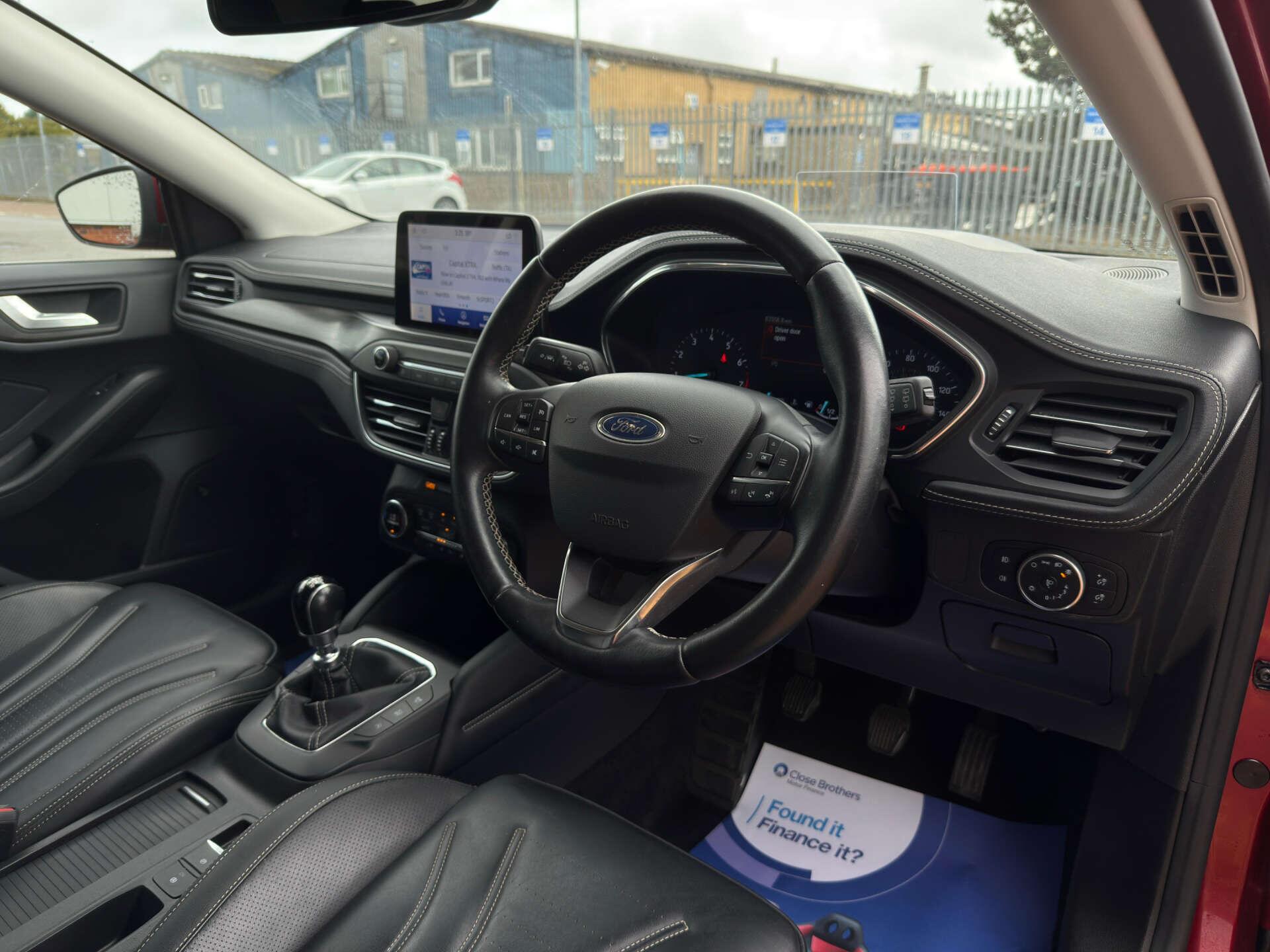 Ford Focus view 12