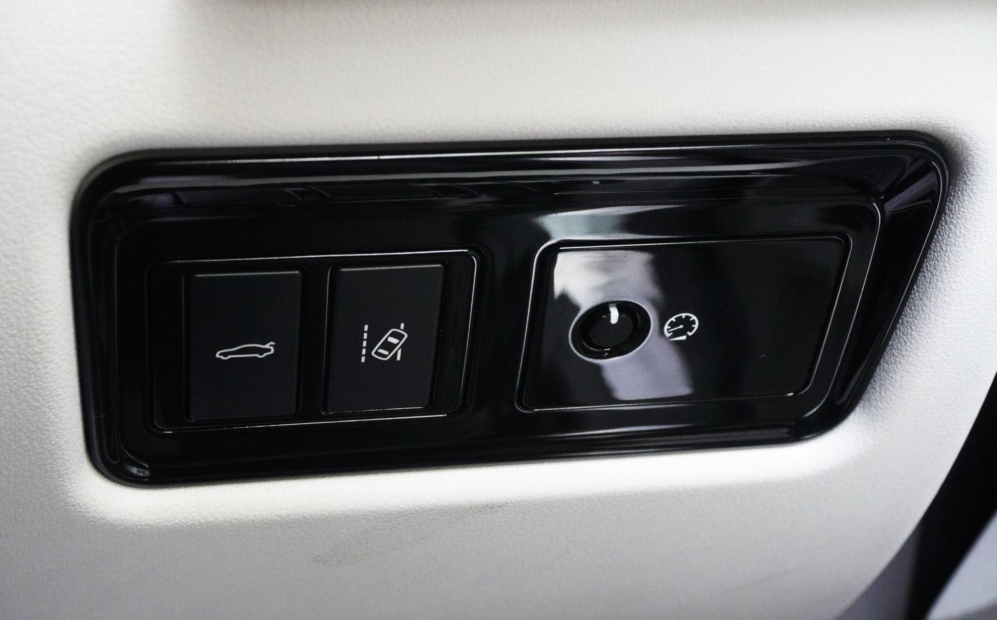 Jaguar XF view 39