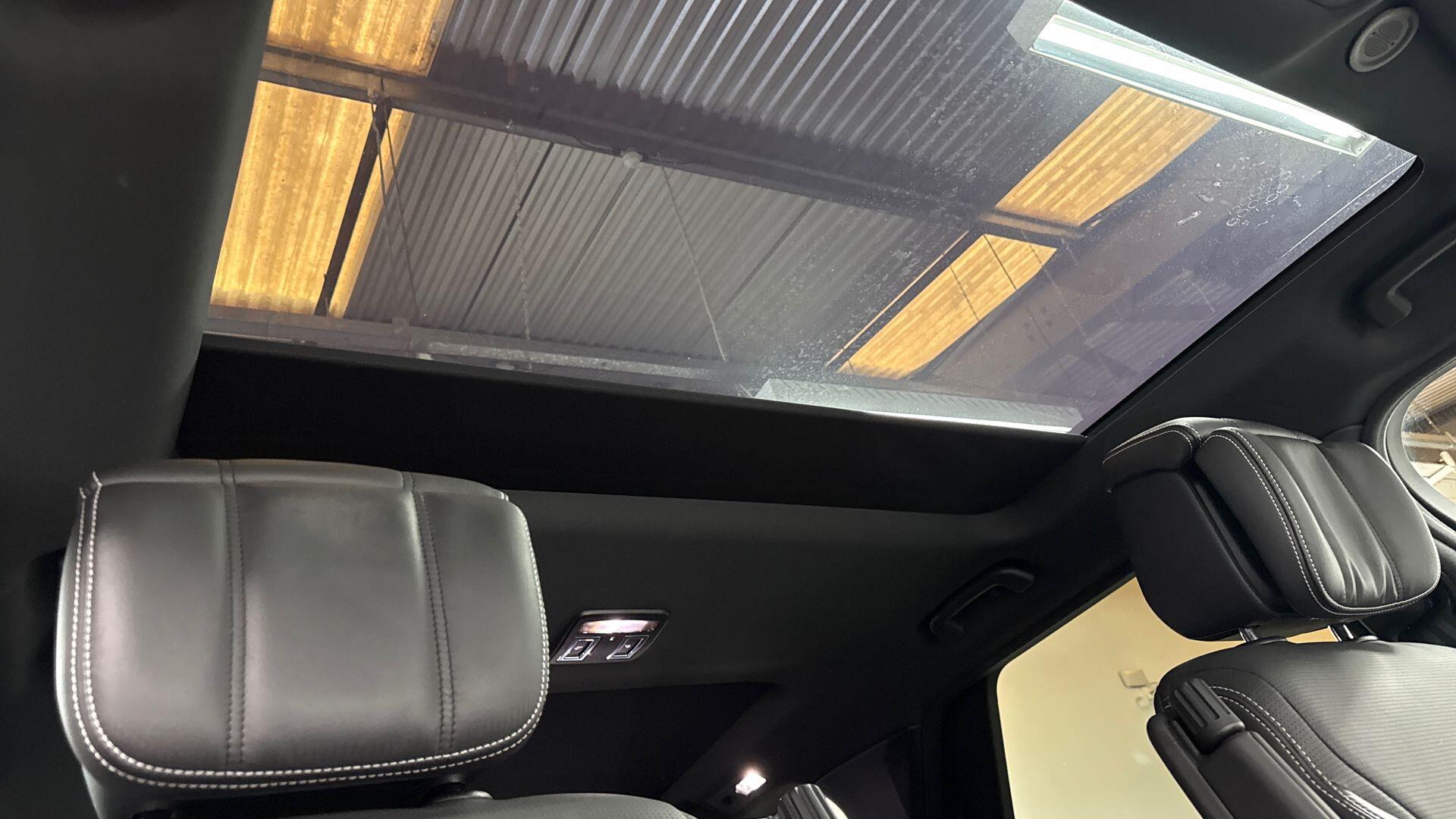 Land Rover Discovery view 21