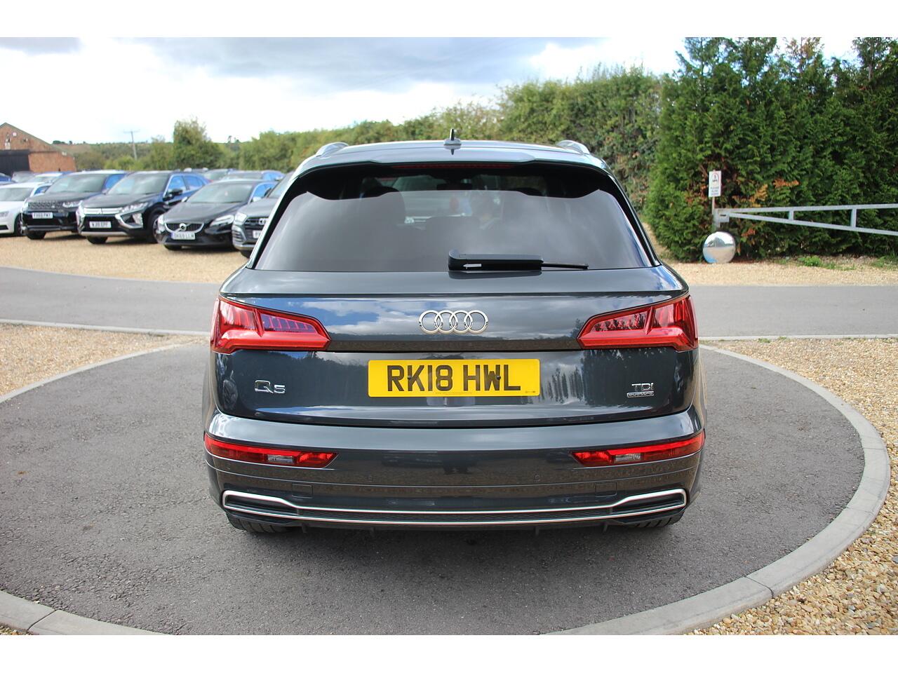 Audi Q5 view 10