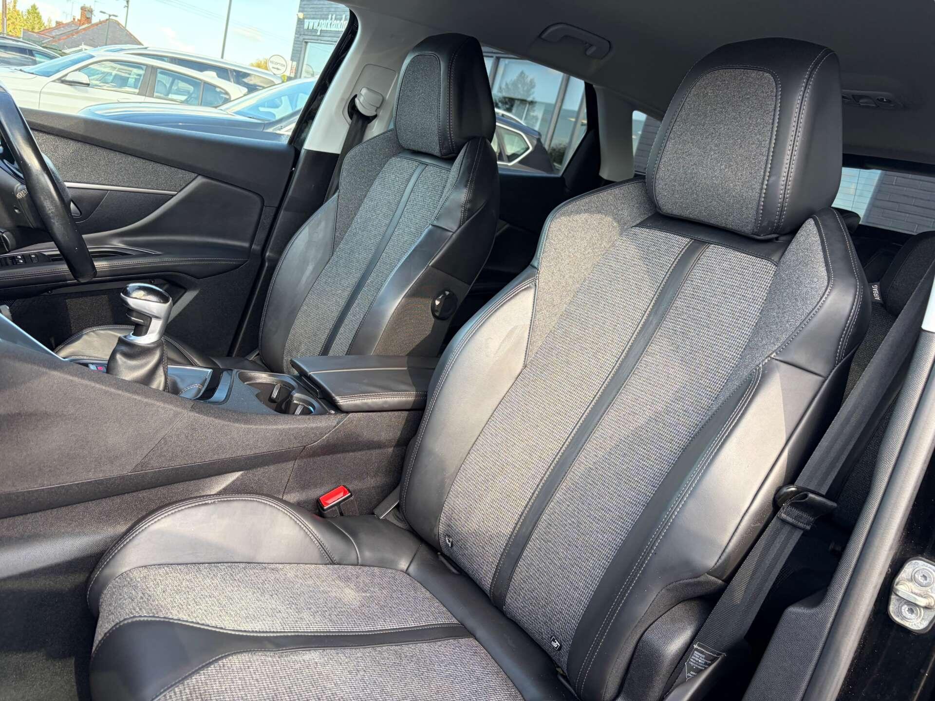 Peugeot 3008 view 17