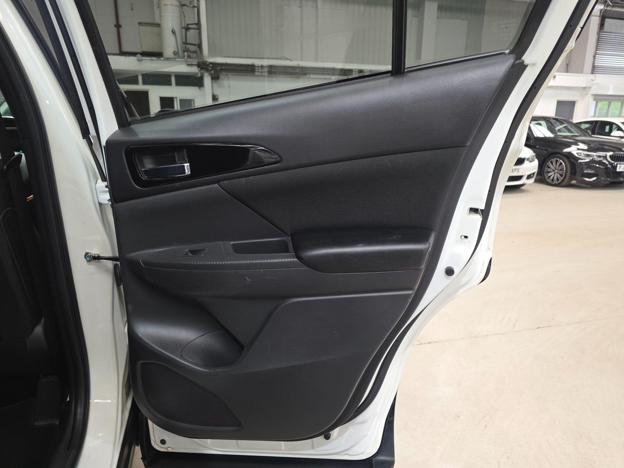 Mitsubishi Eclipse Cross view 21