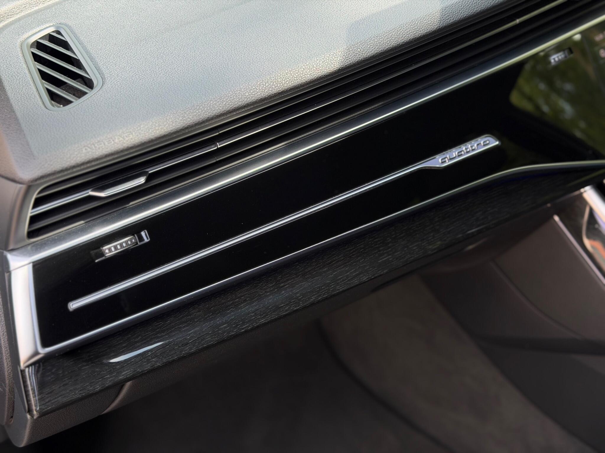 Audi Q7 view 48