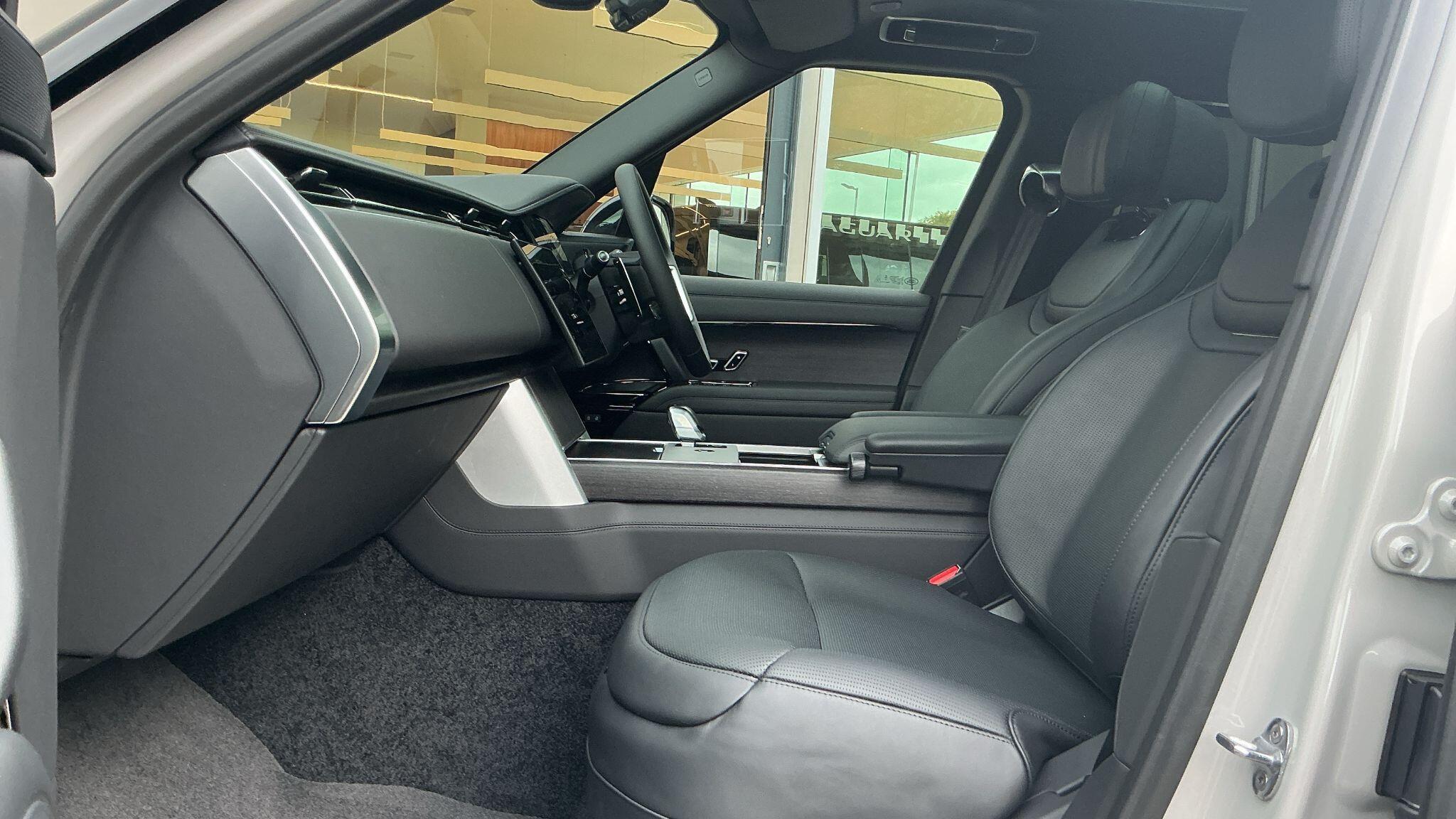 Land Rover Range Rover view 31