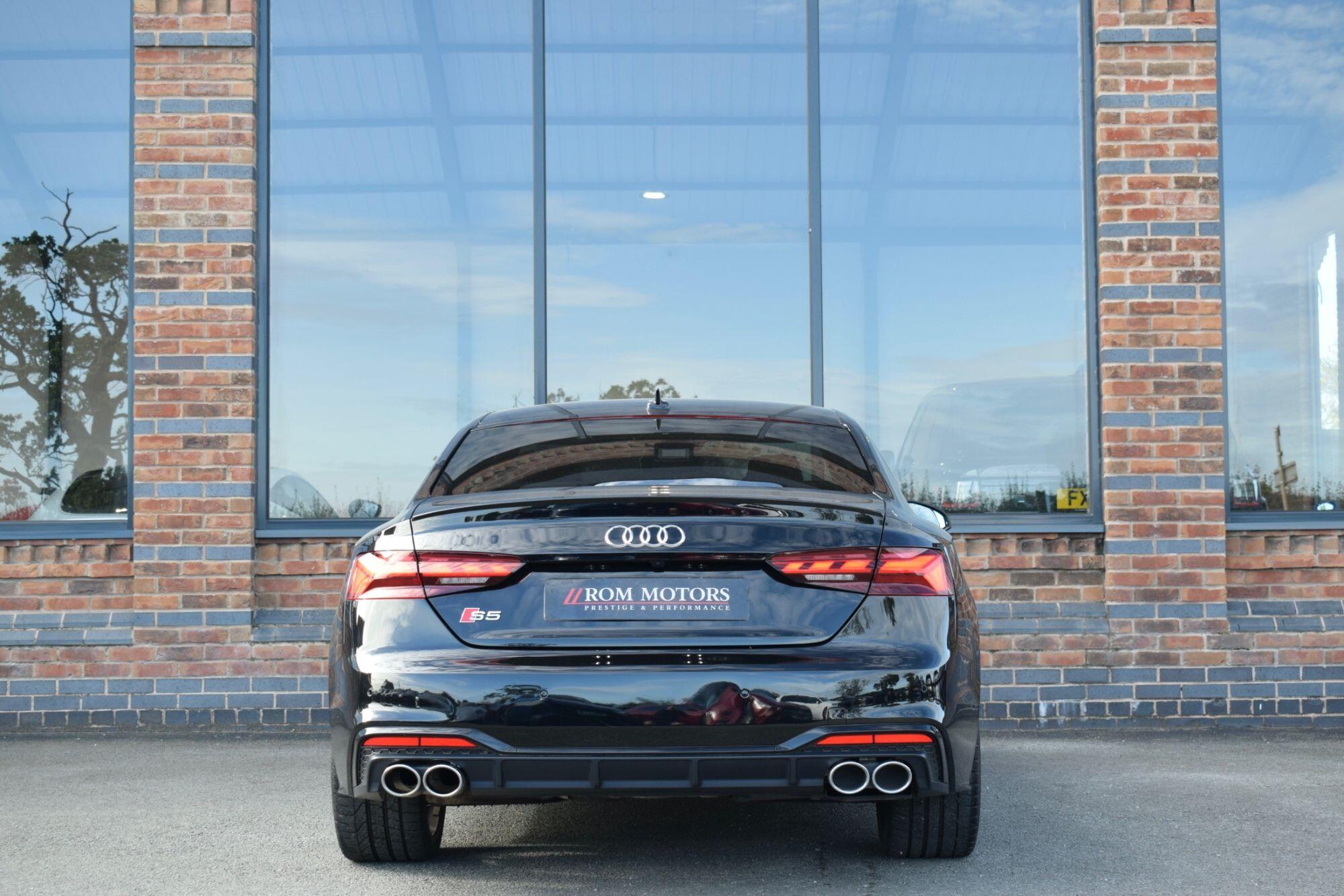 Audi S5 view 6
