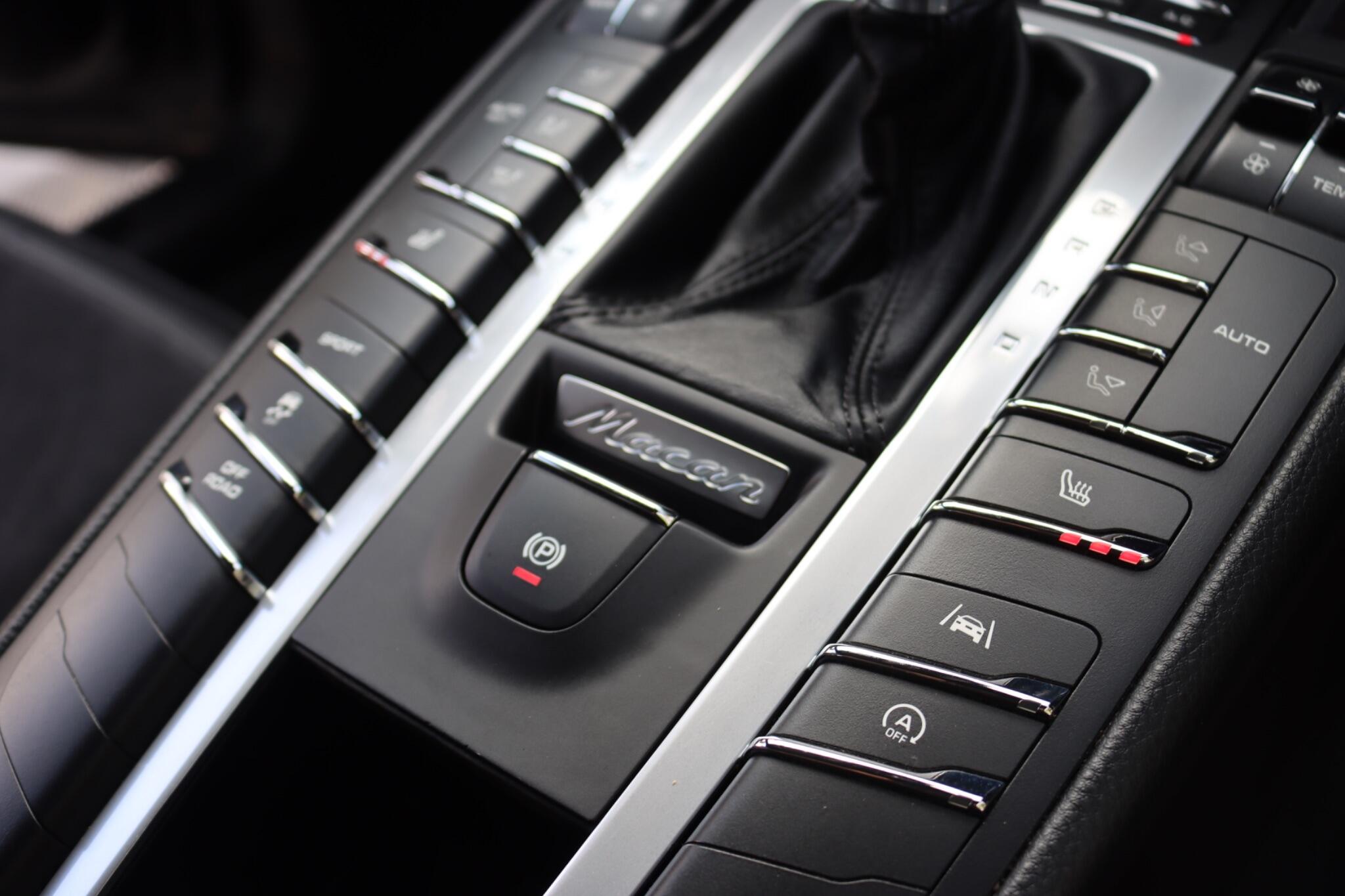 Porsche Macan view 34