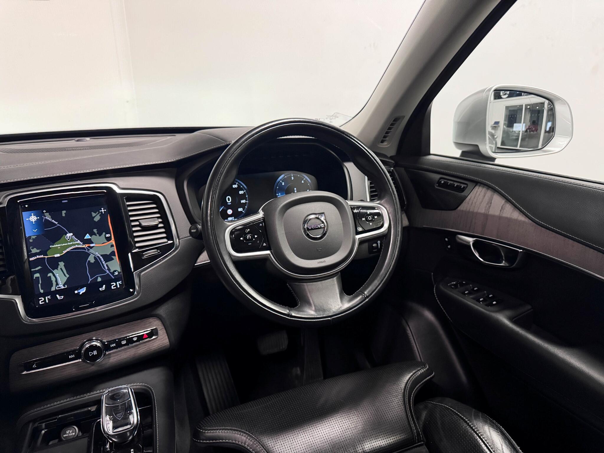 Volvo XC90 view 32