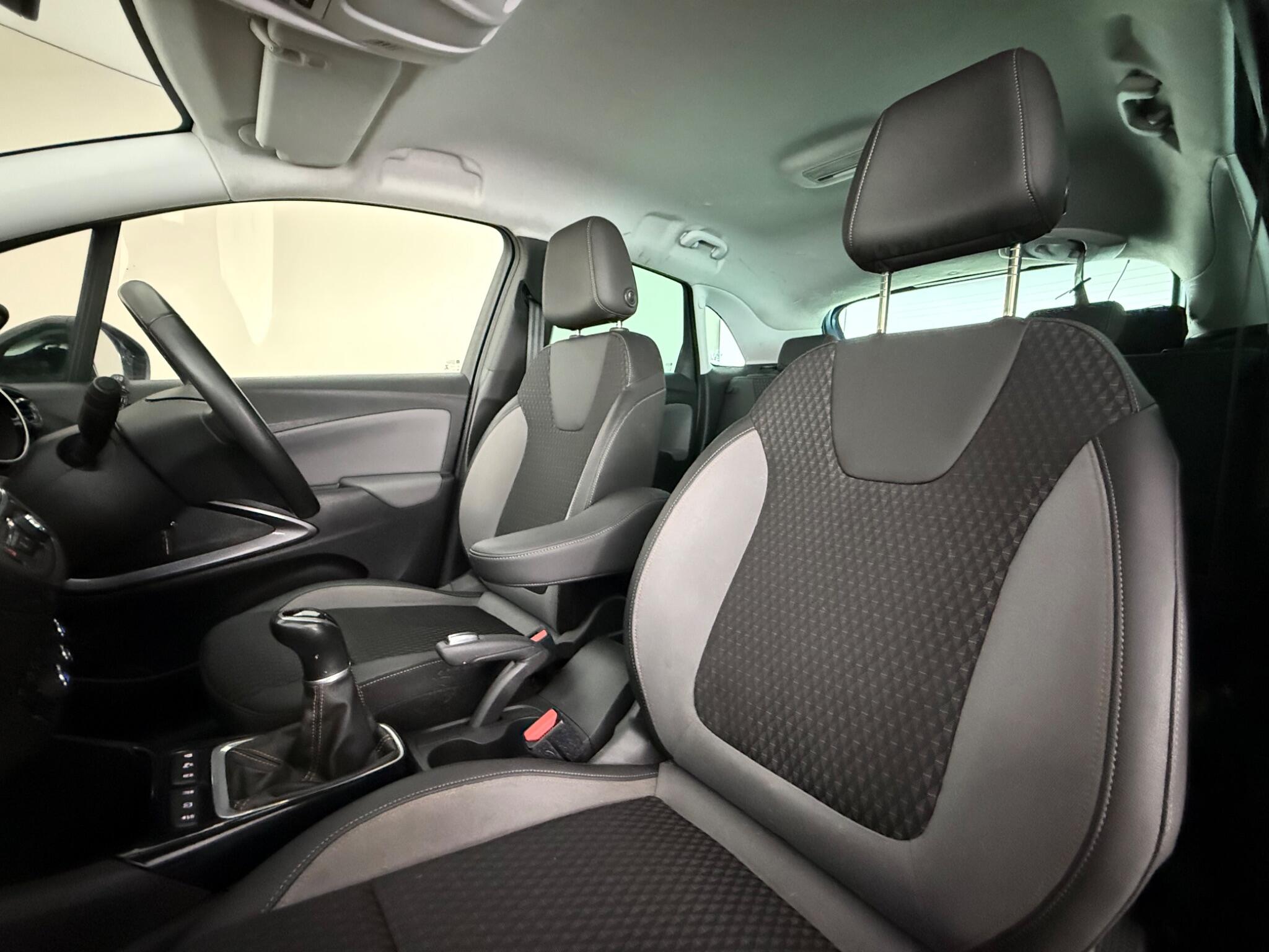 Vauxhall Crossland X view 28