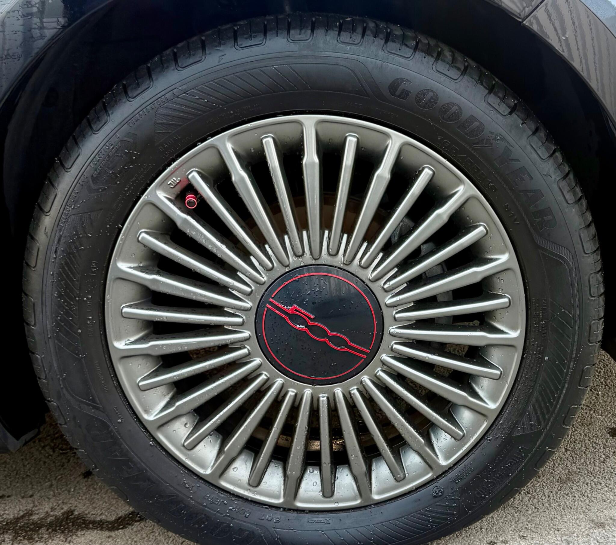 Fiat 500e view 19