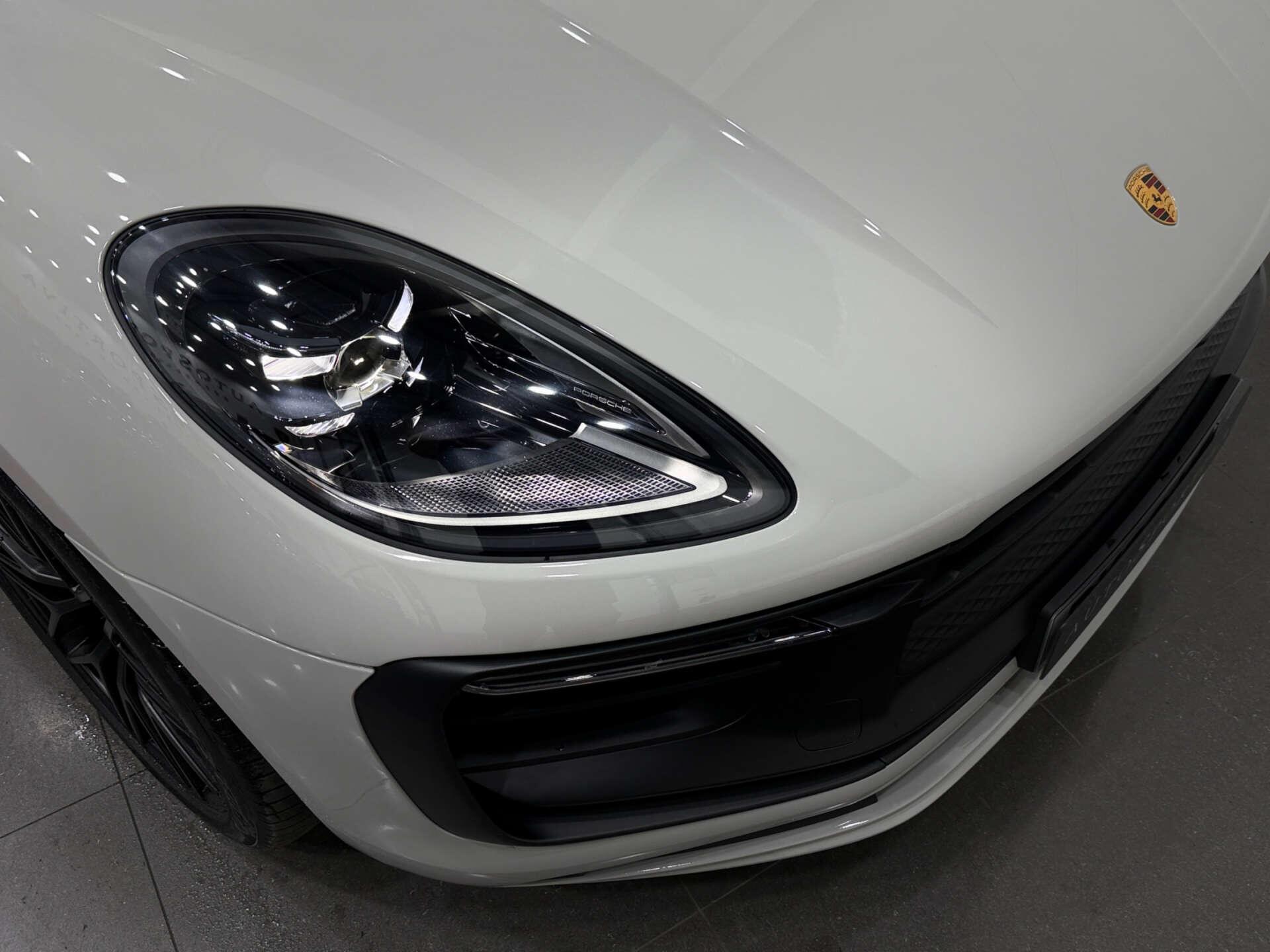 Porsche Macan view 40