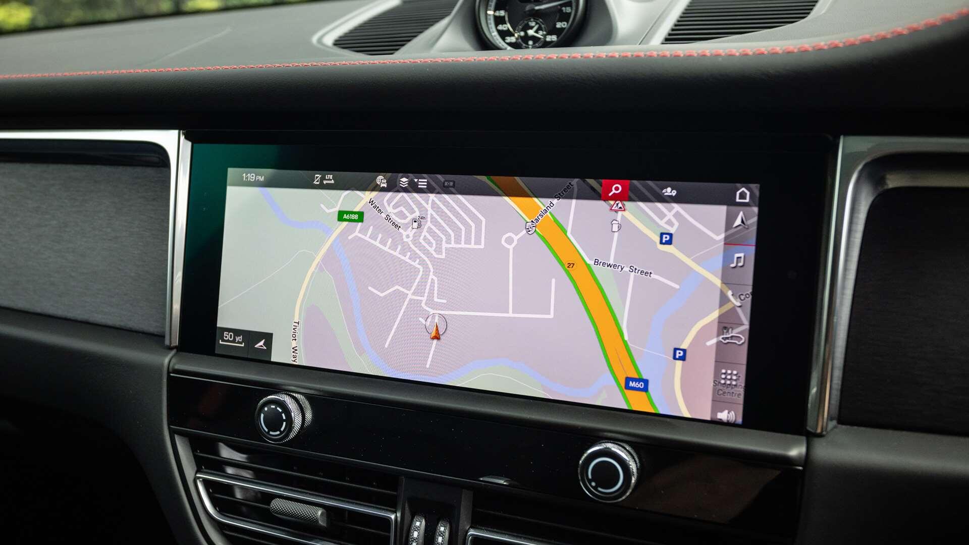 Porsche Macan view 18
