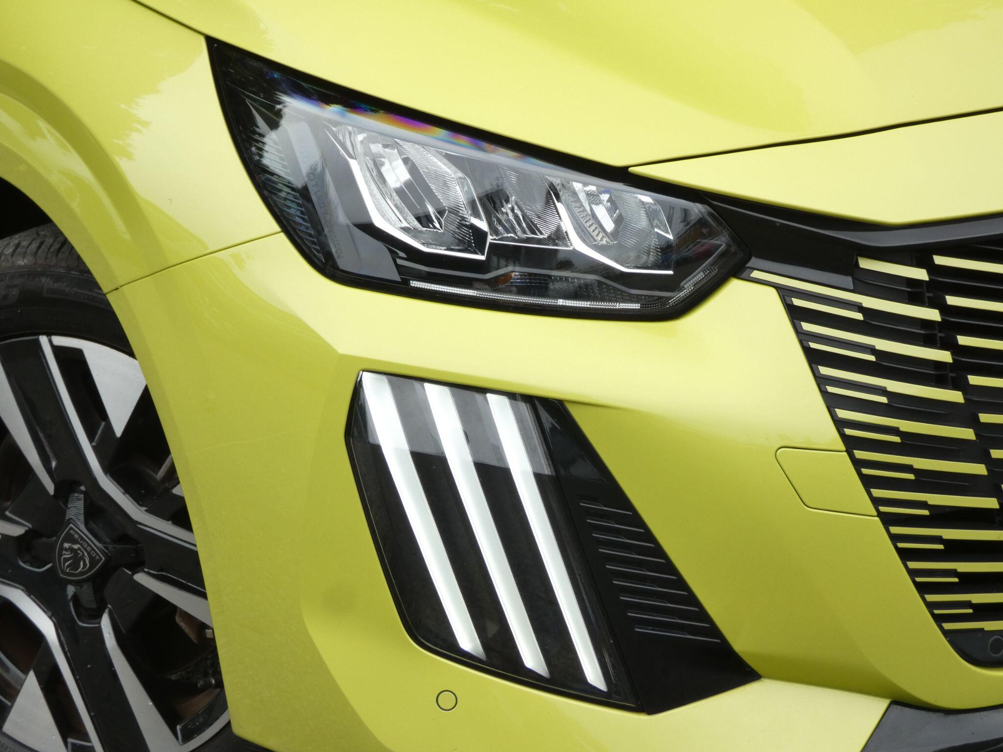 Peugeot E-208 view 14