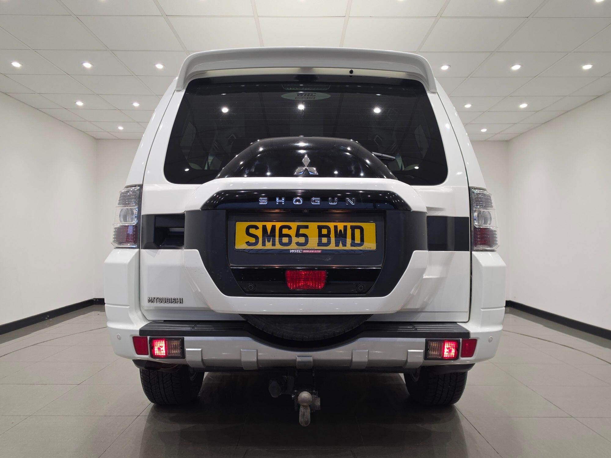 Mitsubishi Shogun view 12