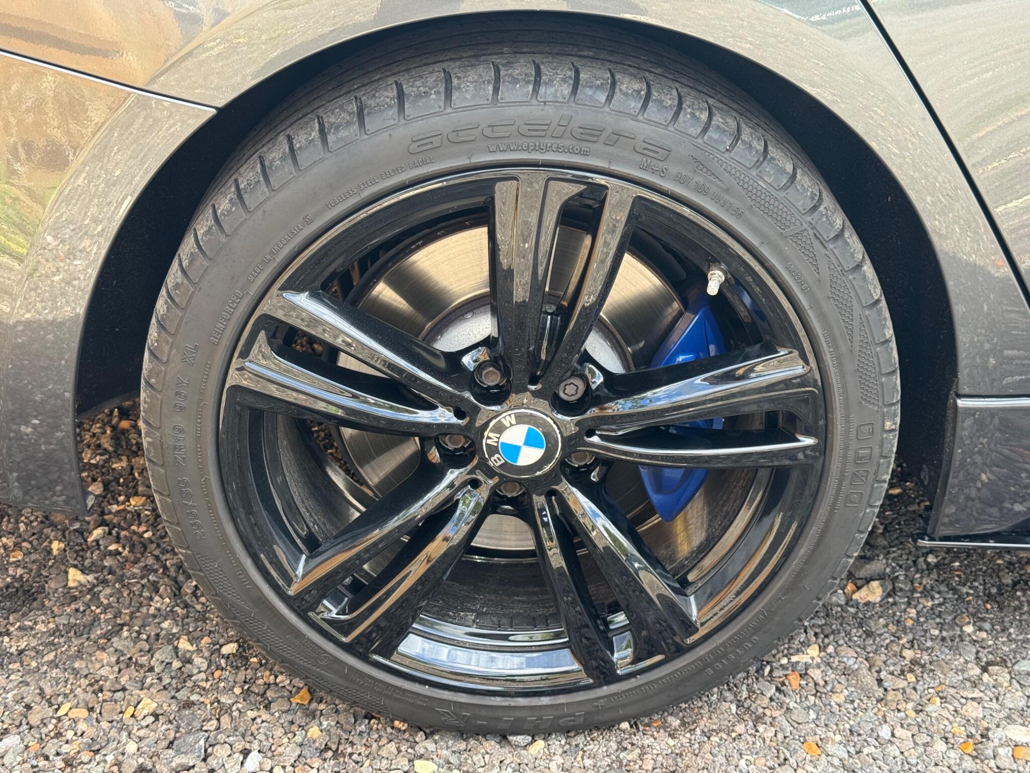 BMW 3 Series view 40