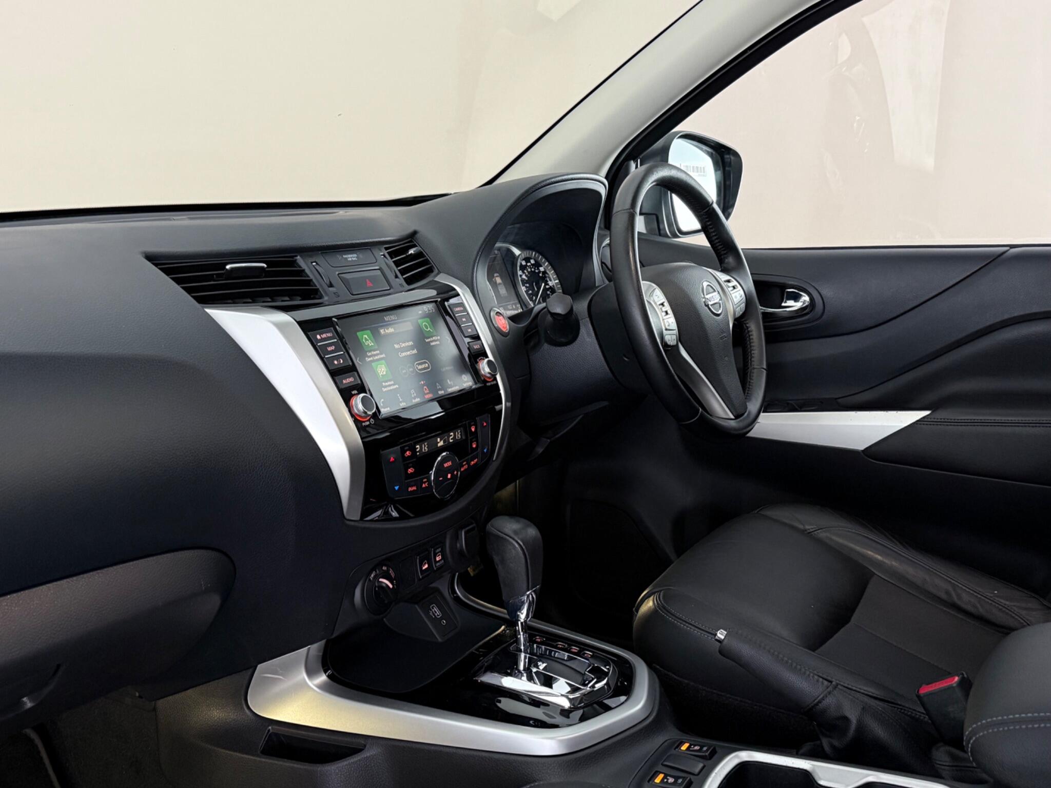 Nissan Navara view 4