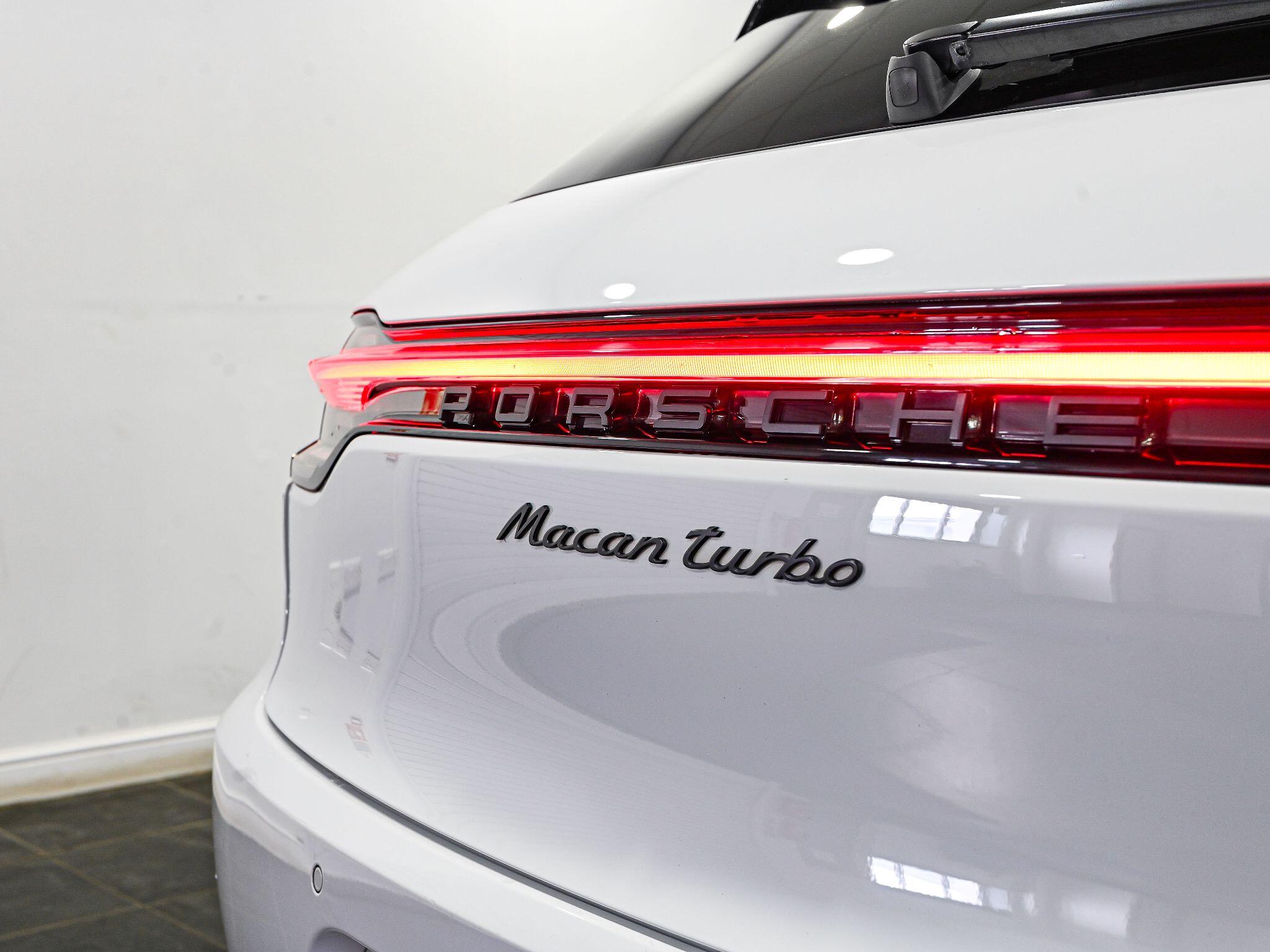 Porsche Macan view 23