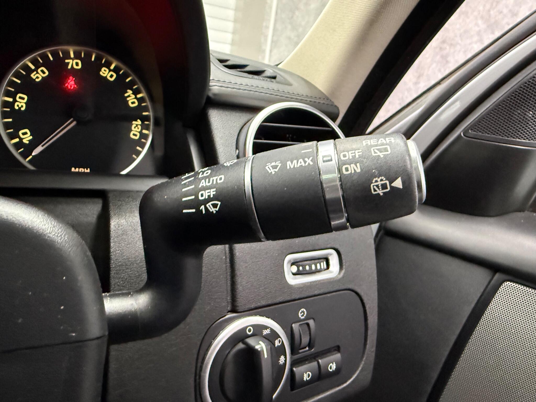 Land Rover Discovery 4 view 23