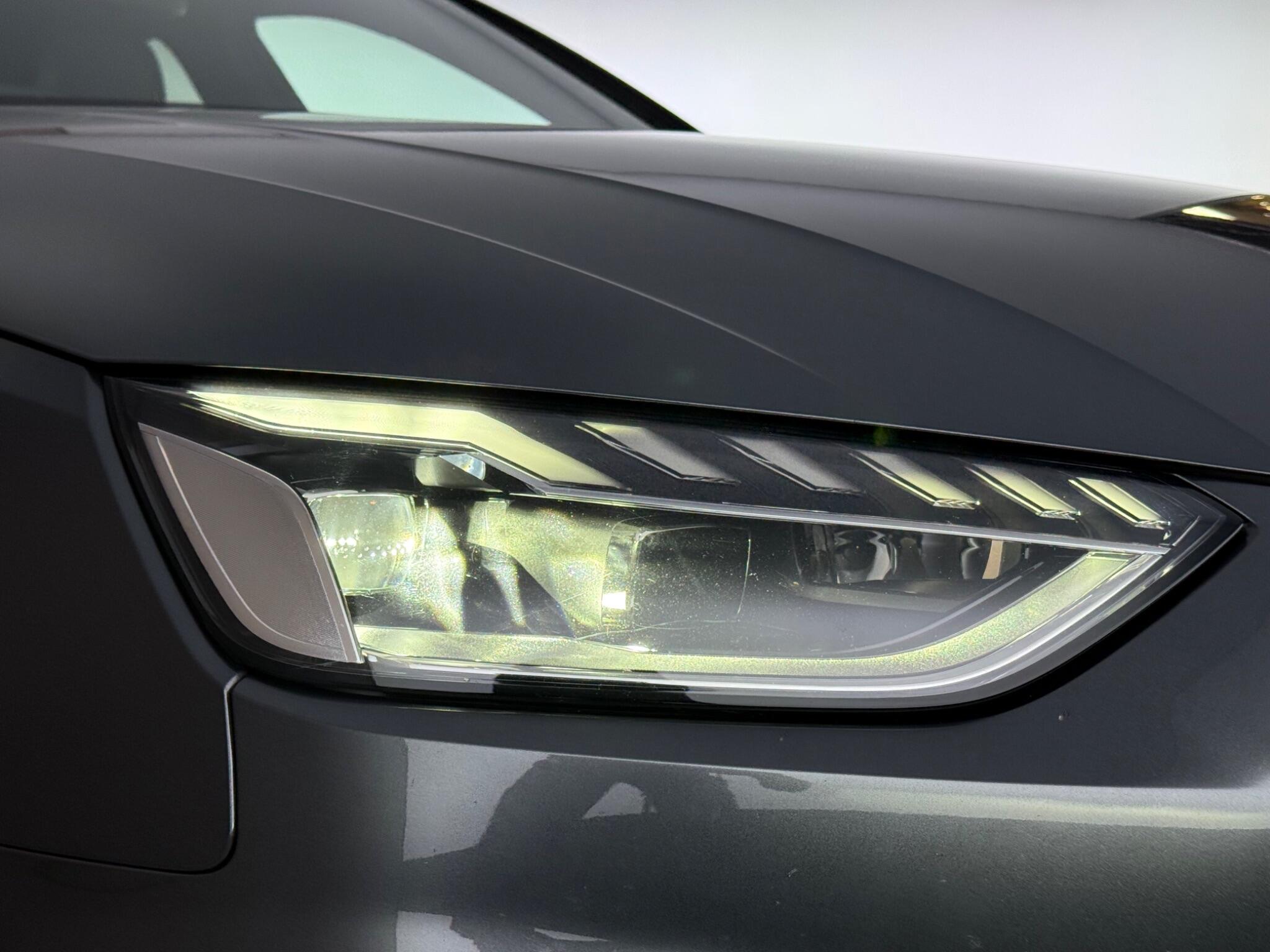 Audi A4 view 4