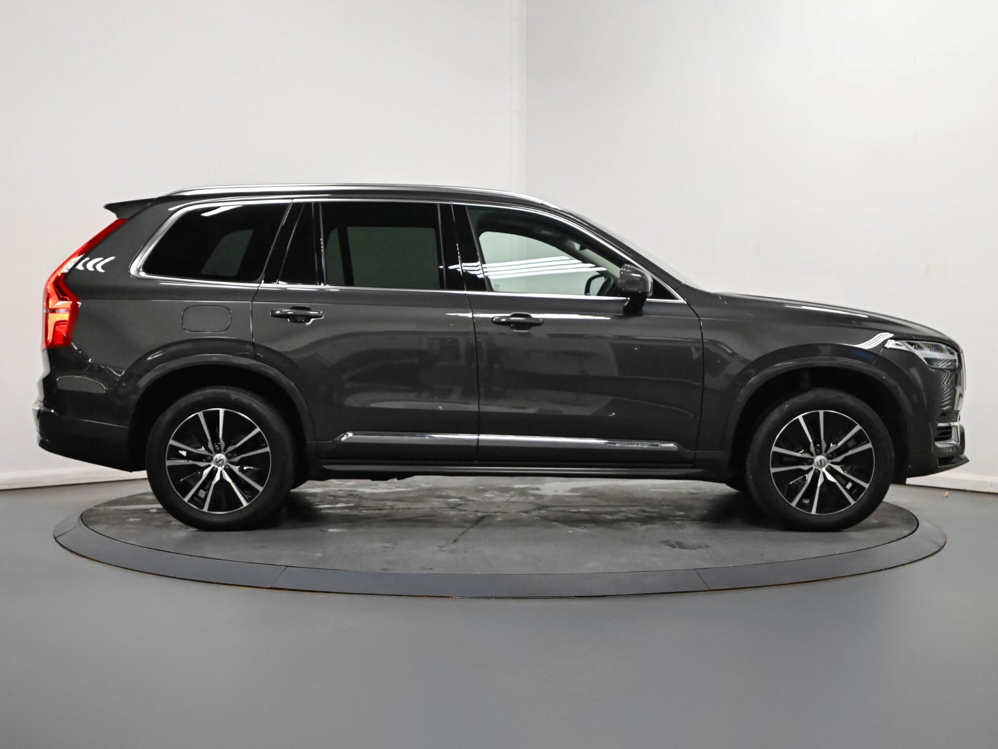 Volvo XC90 view 26