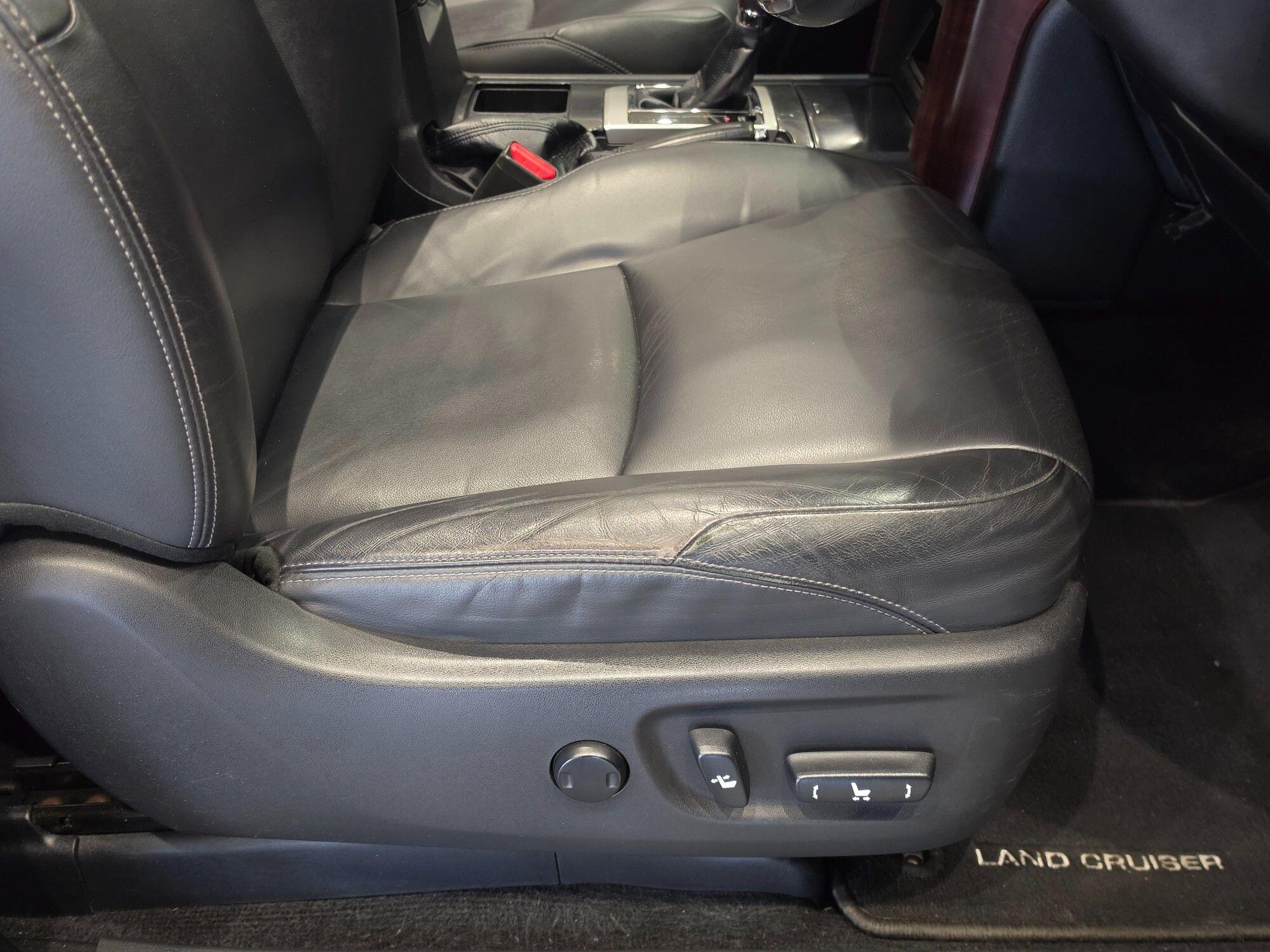 Toyota Land Cruiser view 27