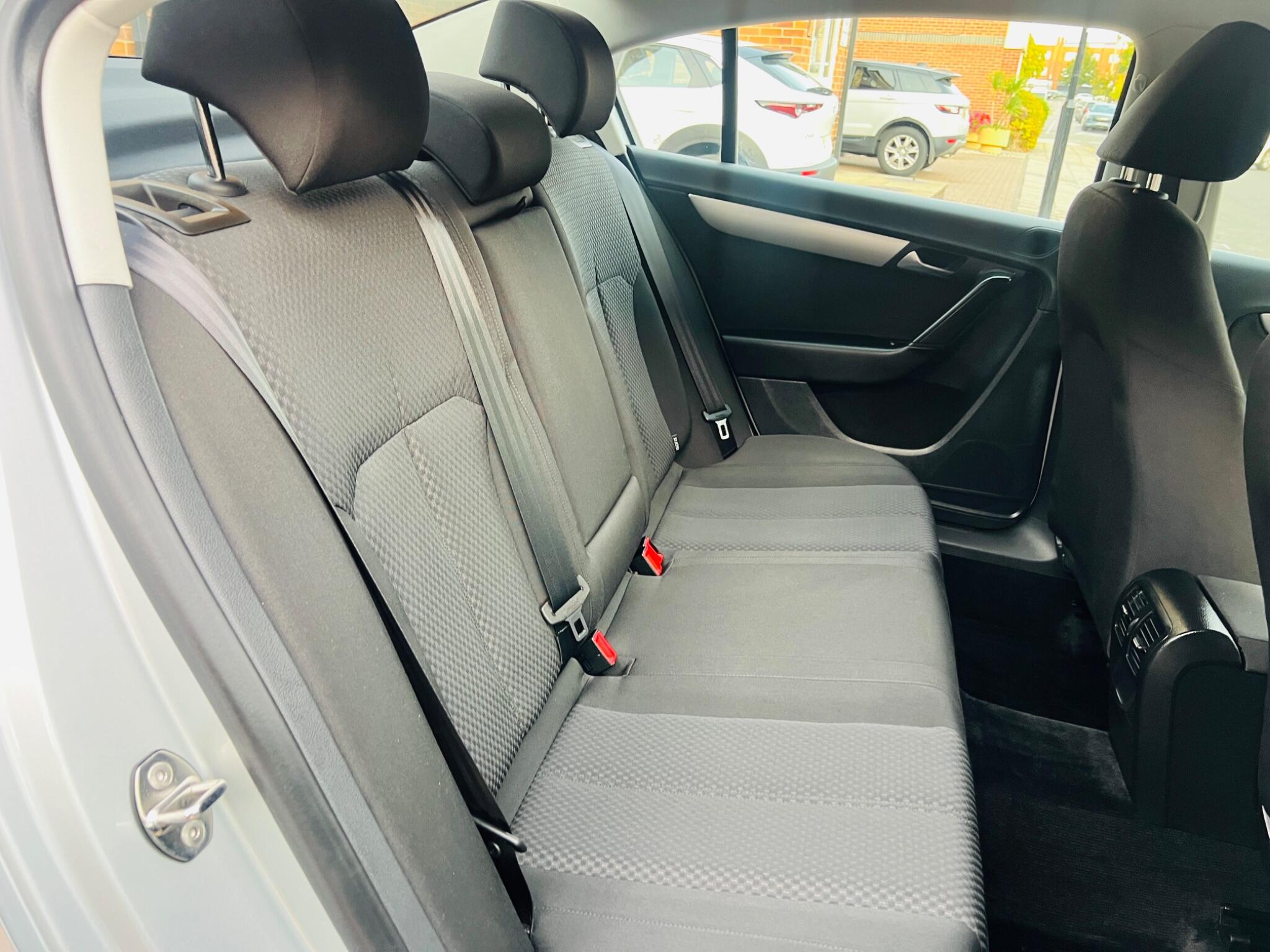Volkswagen Passat view 47