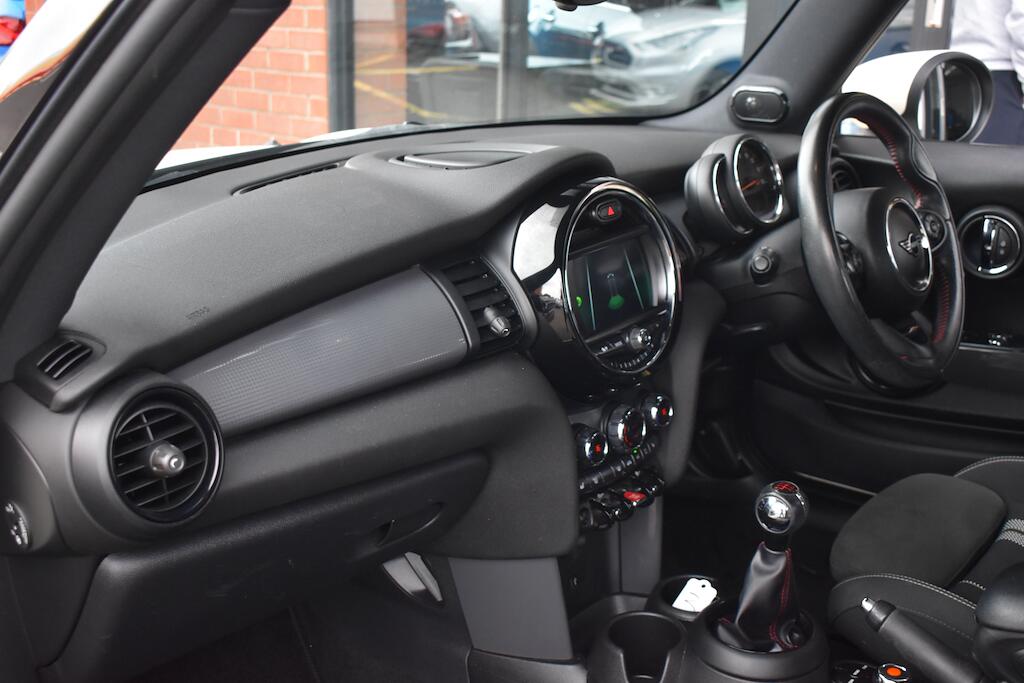 Mini Cooper view 35