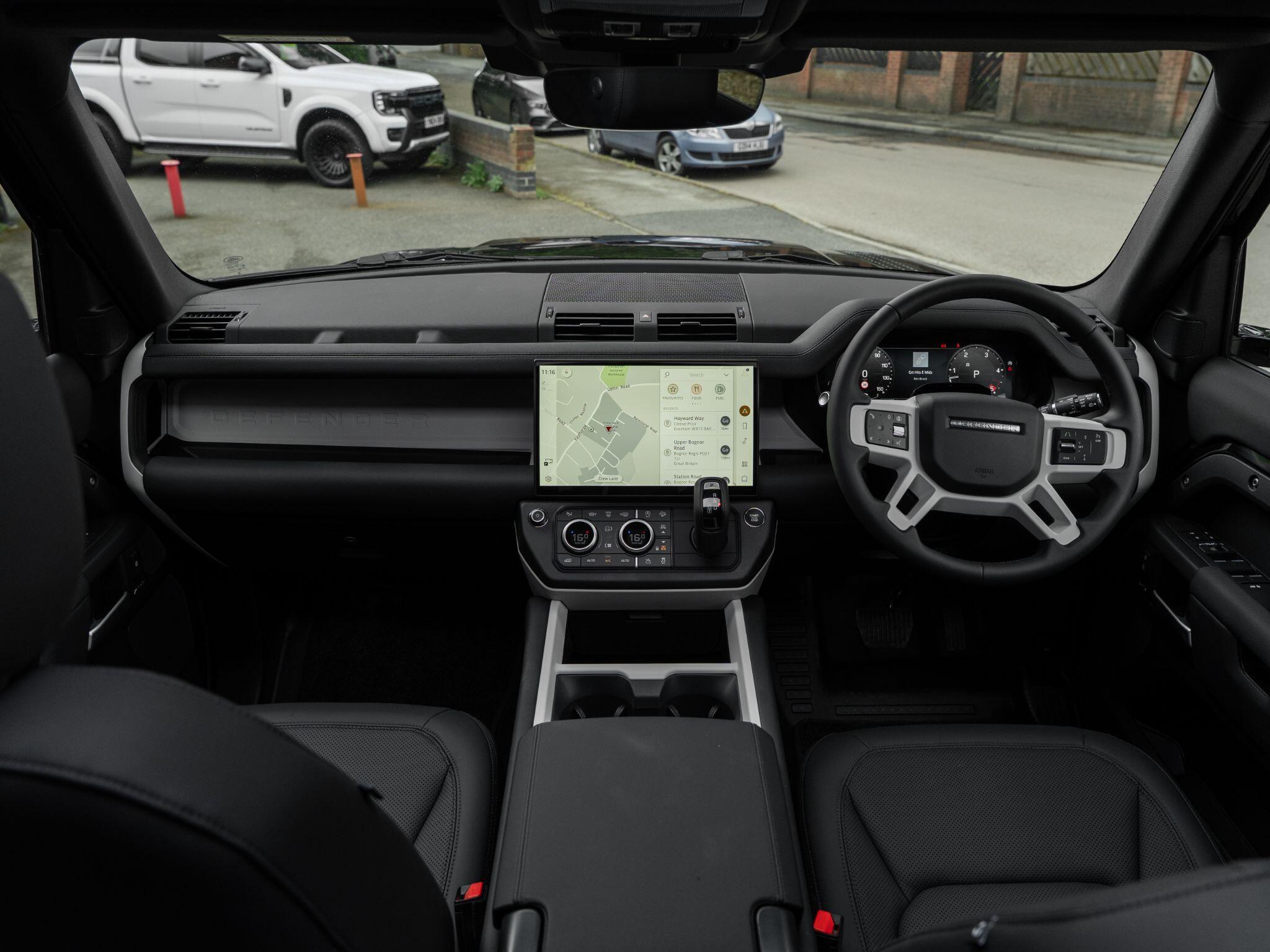 Land Rover Defender 110 view 37