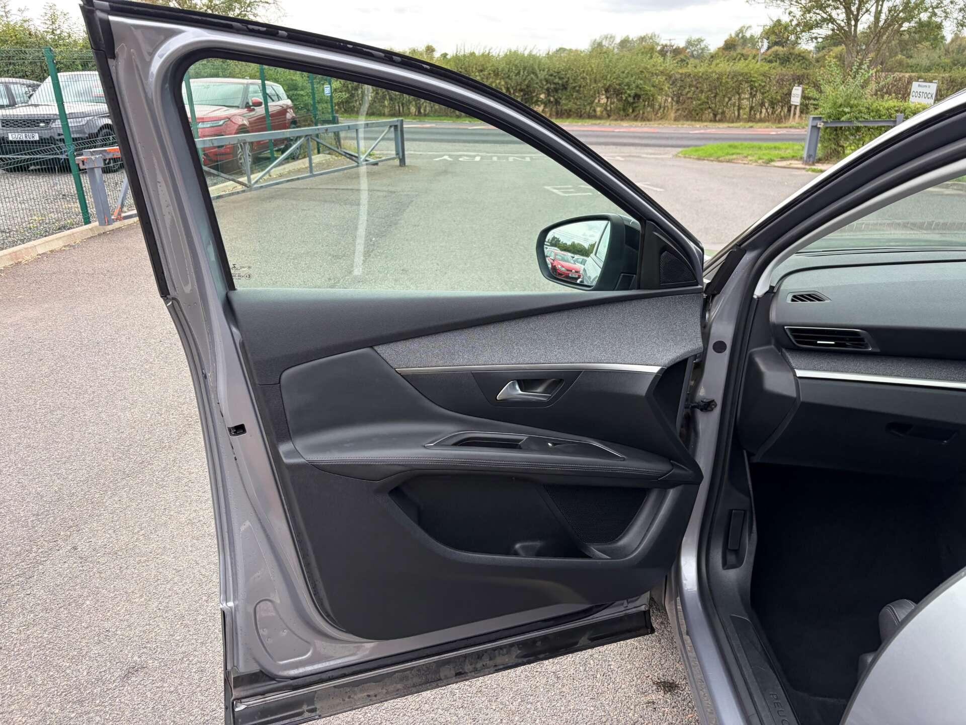 Peugeot 3008 view 10