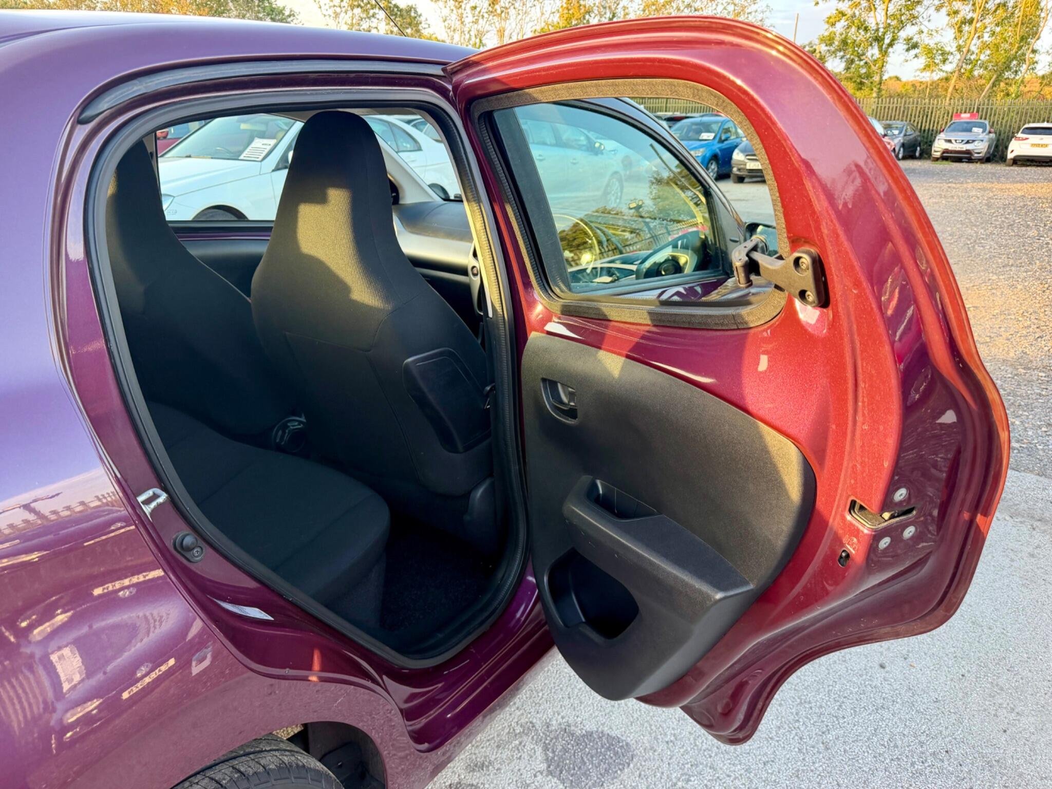 Peugeot 108 view 64