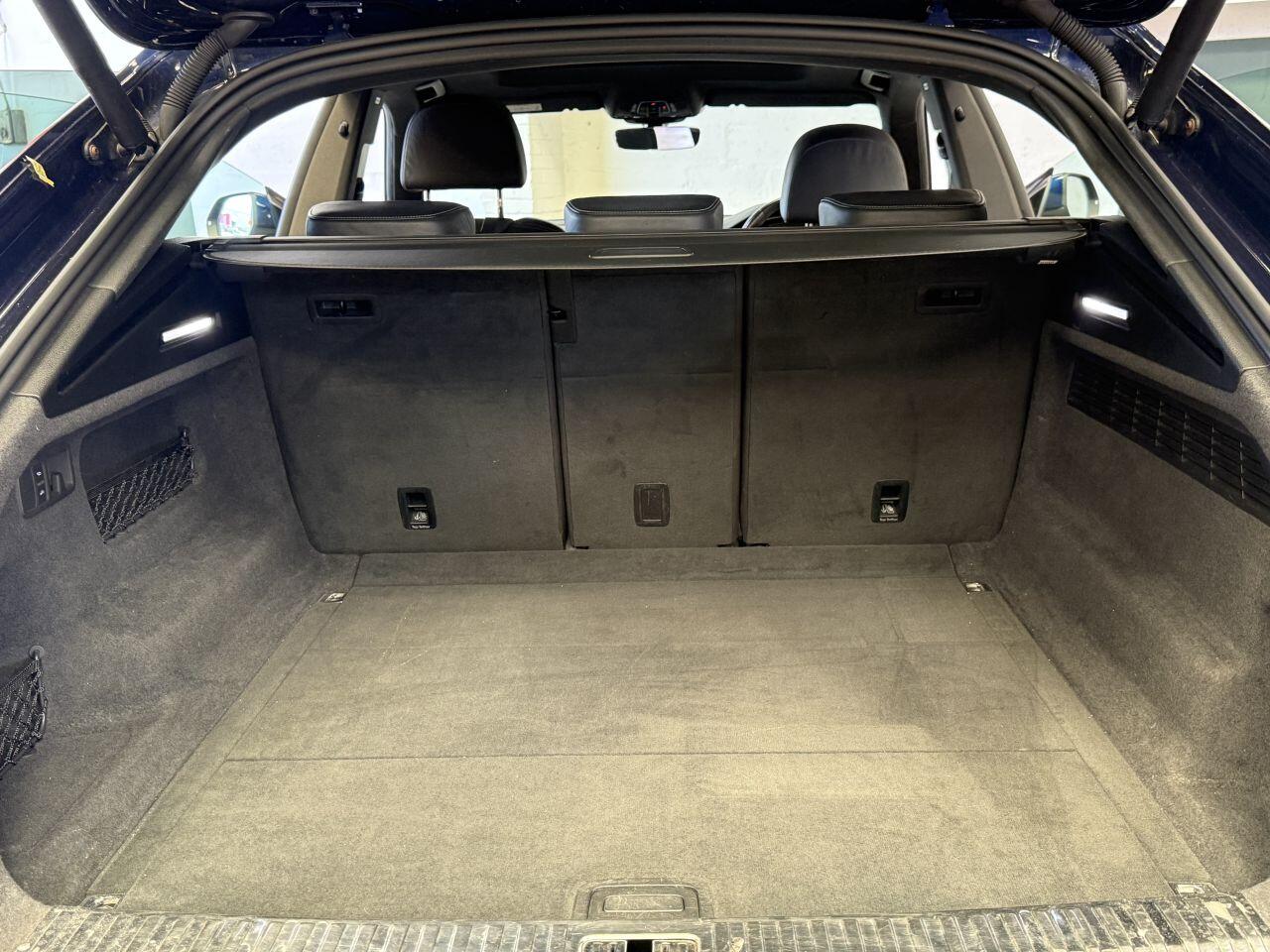 Audi Q8 view 17
