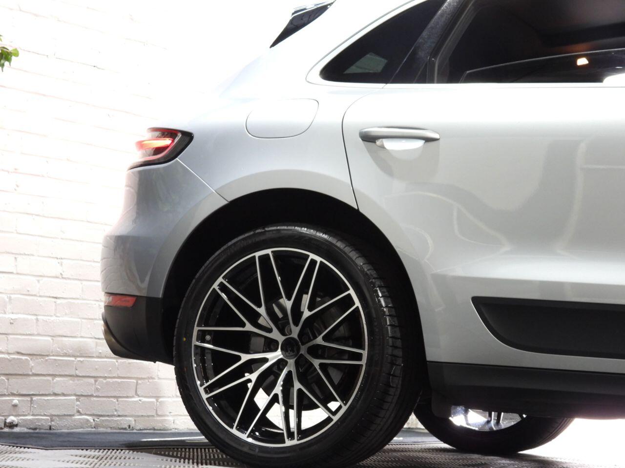 Porsche Macan view 34