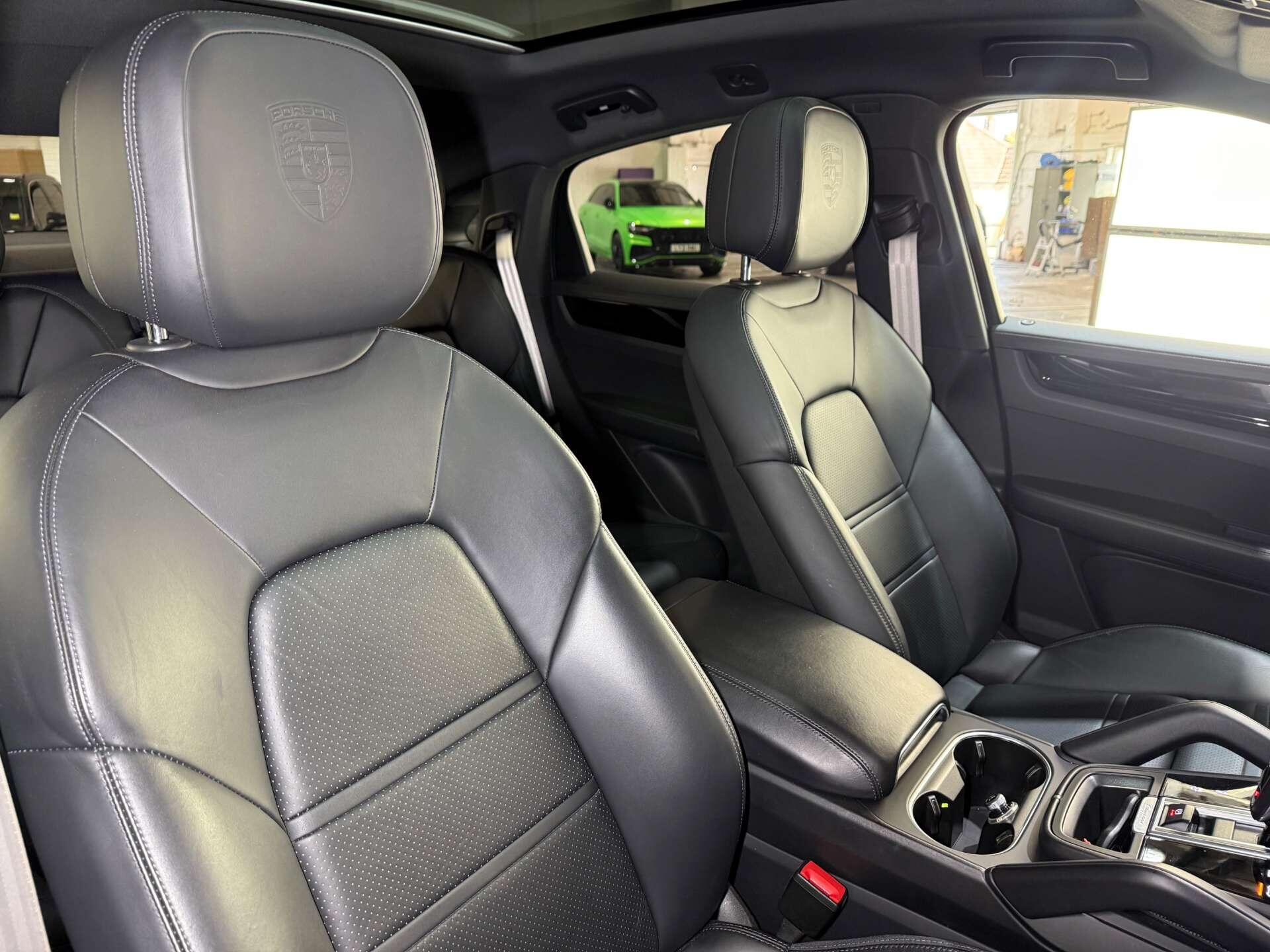 Porsche Cayenne view 29