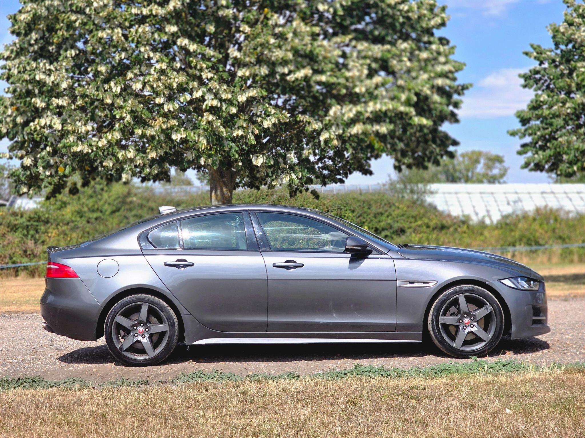 Jaguar Xe view 3