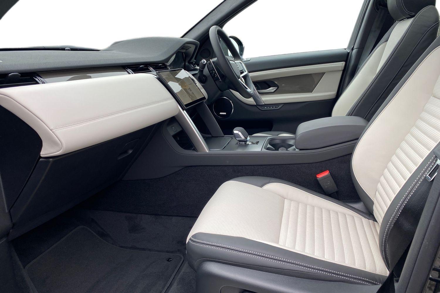 Land Rover Discovery Sport view 8