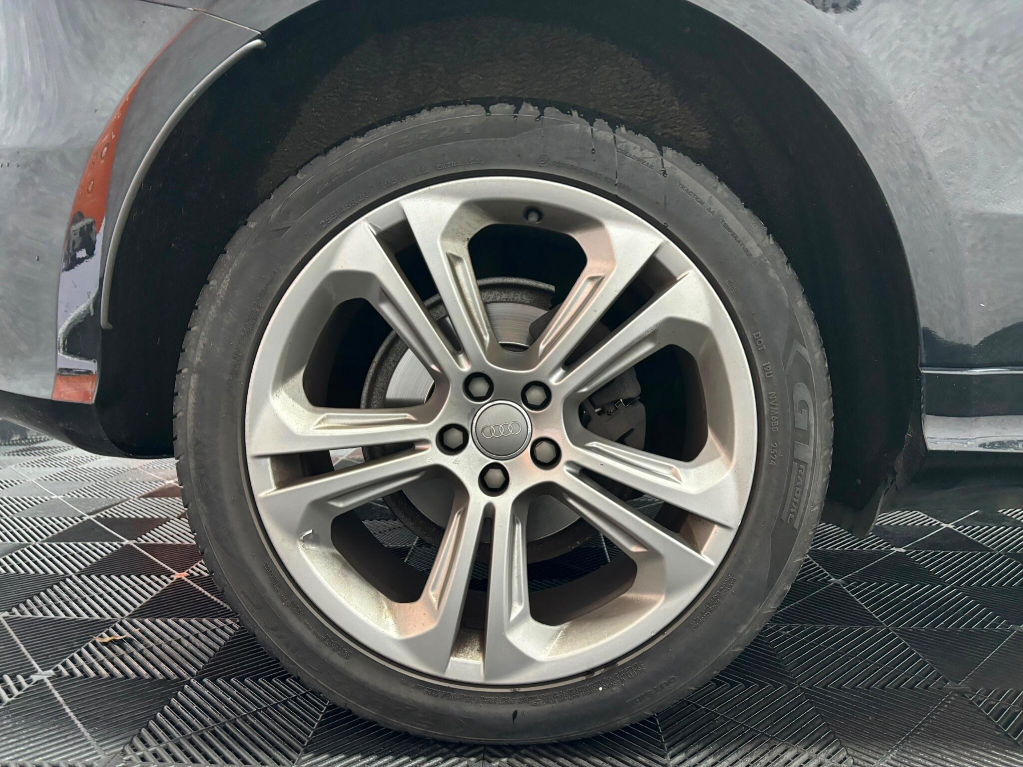 Audi Q5 view 32