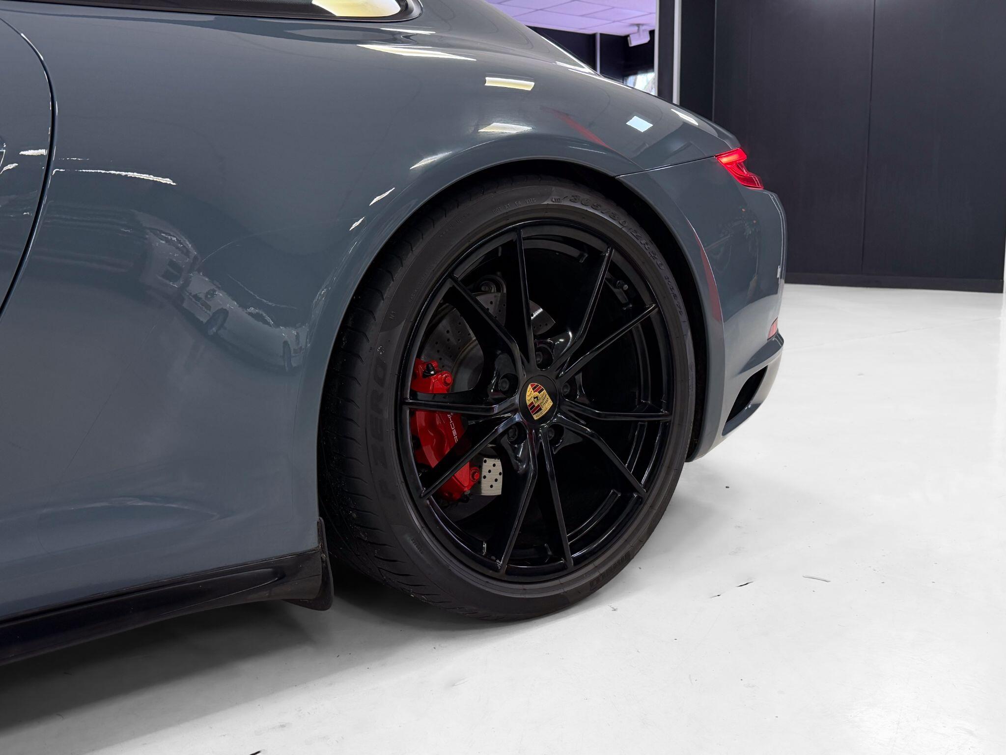 Porsche 911 view 42