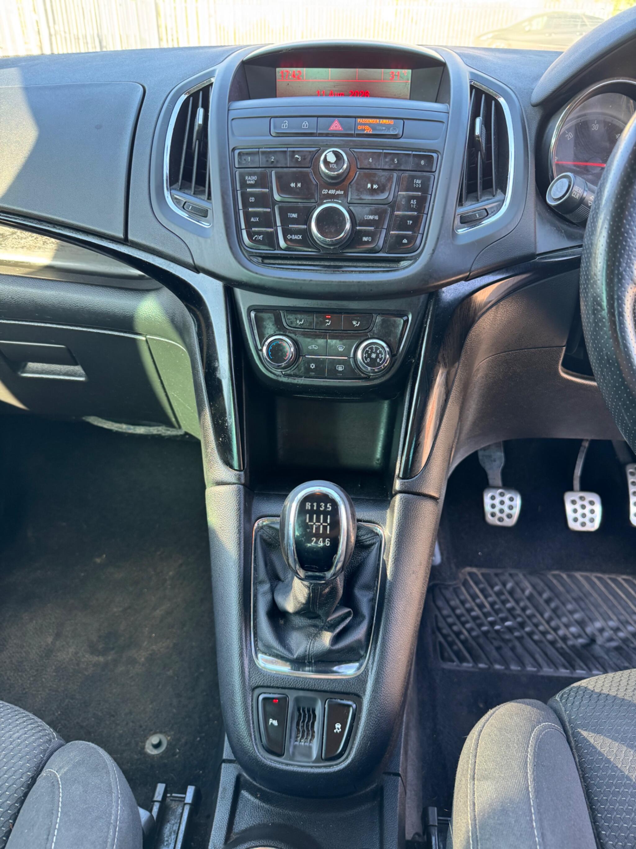 Vauxhall Zafira Tourer view 27