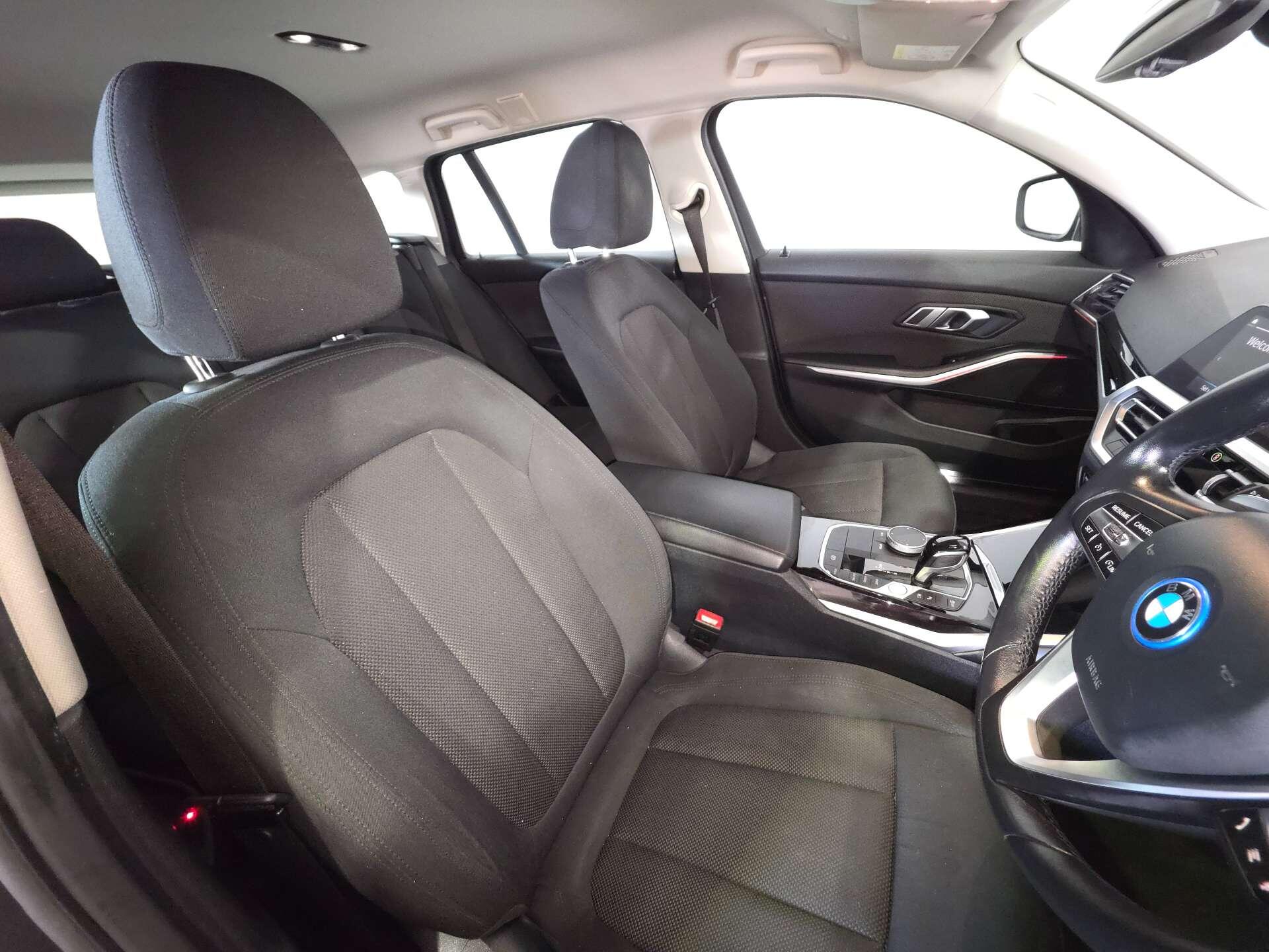 BMW 3 Series view 12