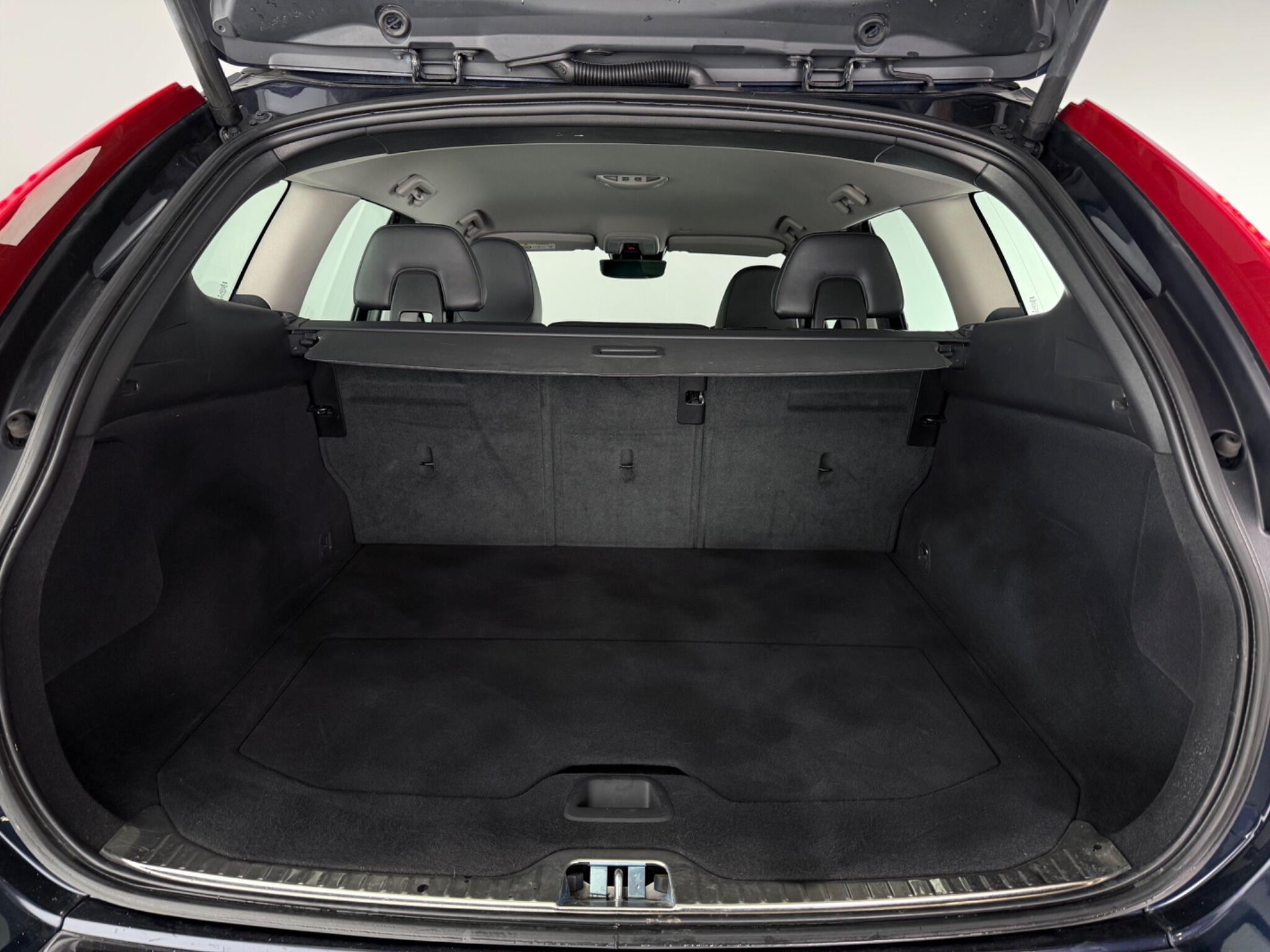 Volvo XC60 view 9