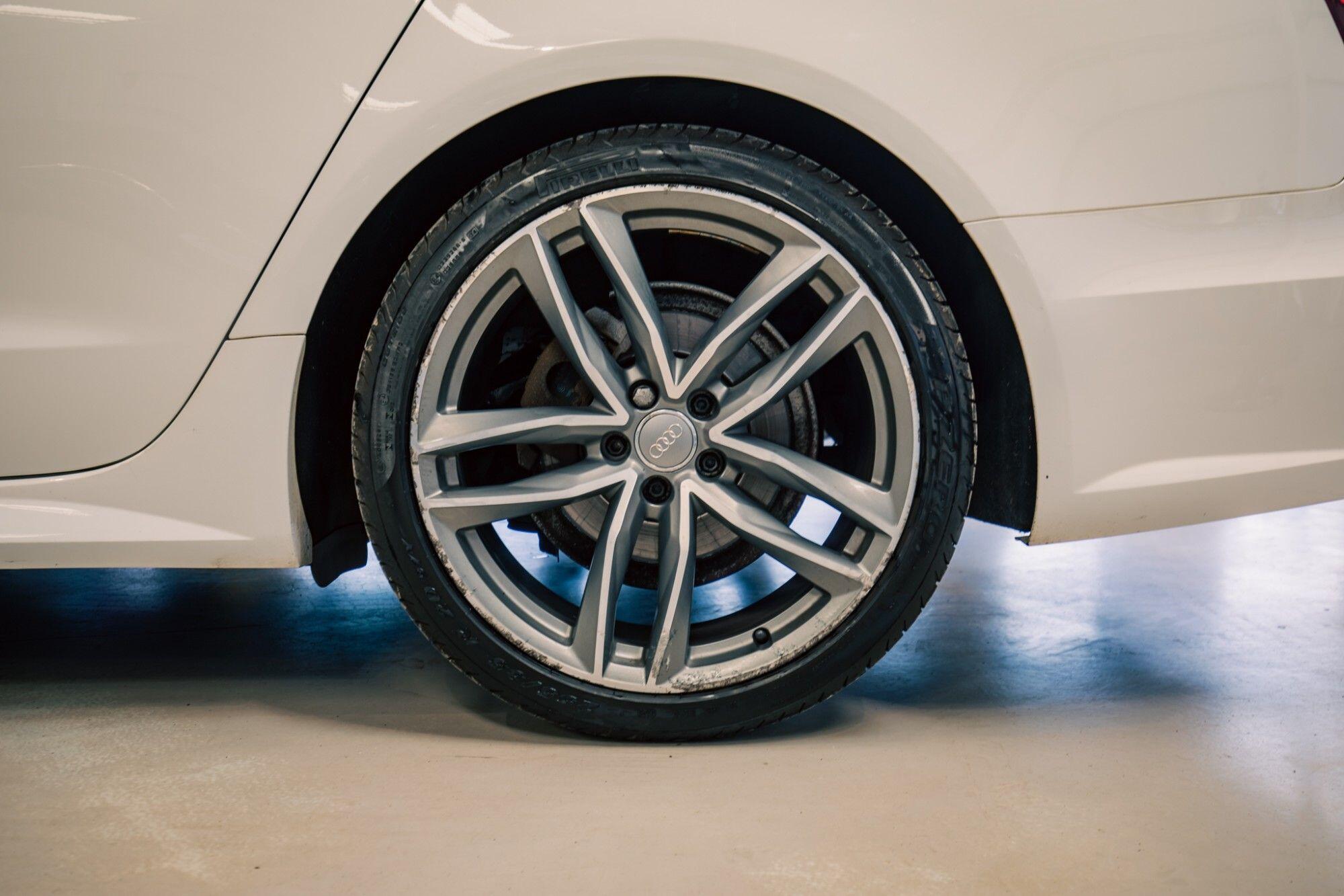 Audi A6 view 6