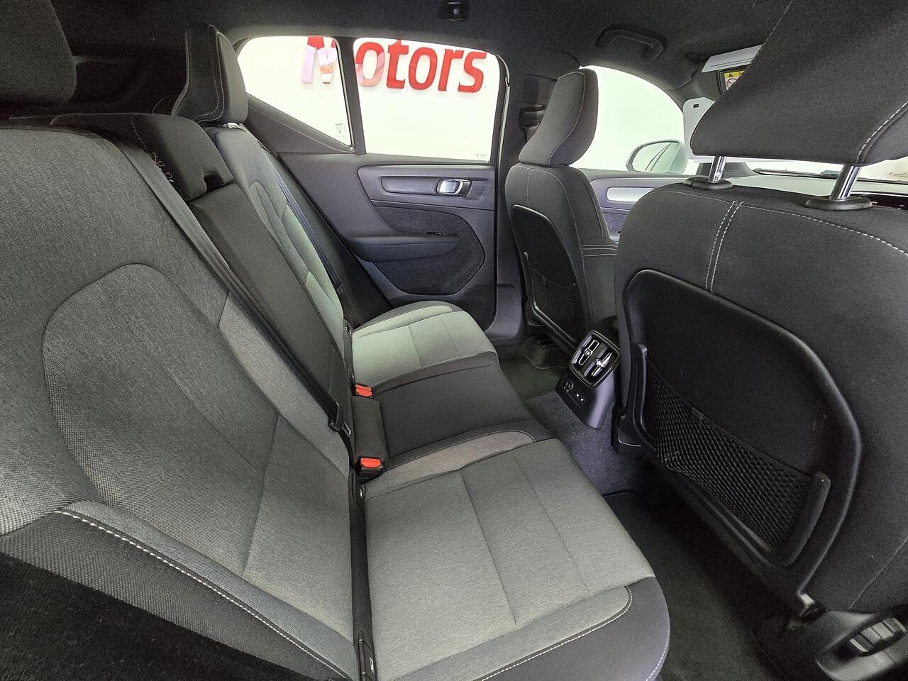 Volvo XC40 view 15